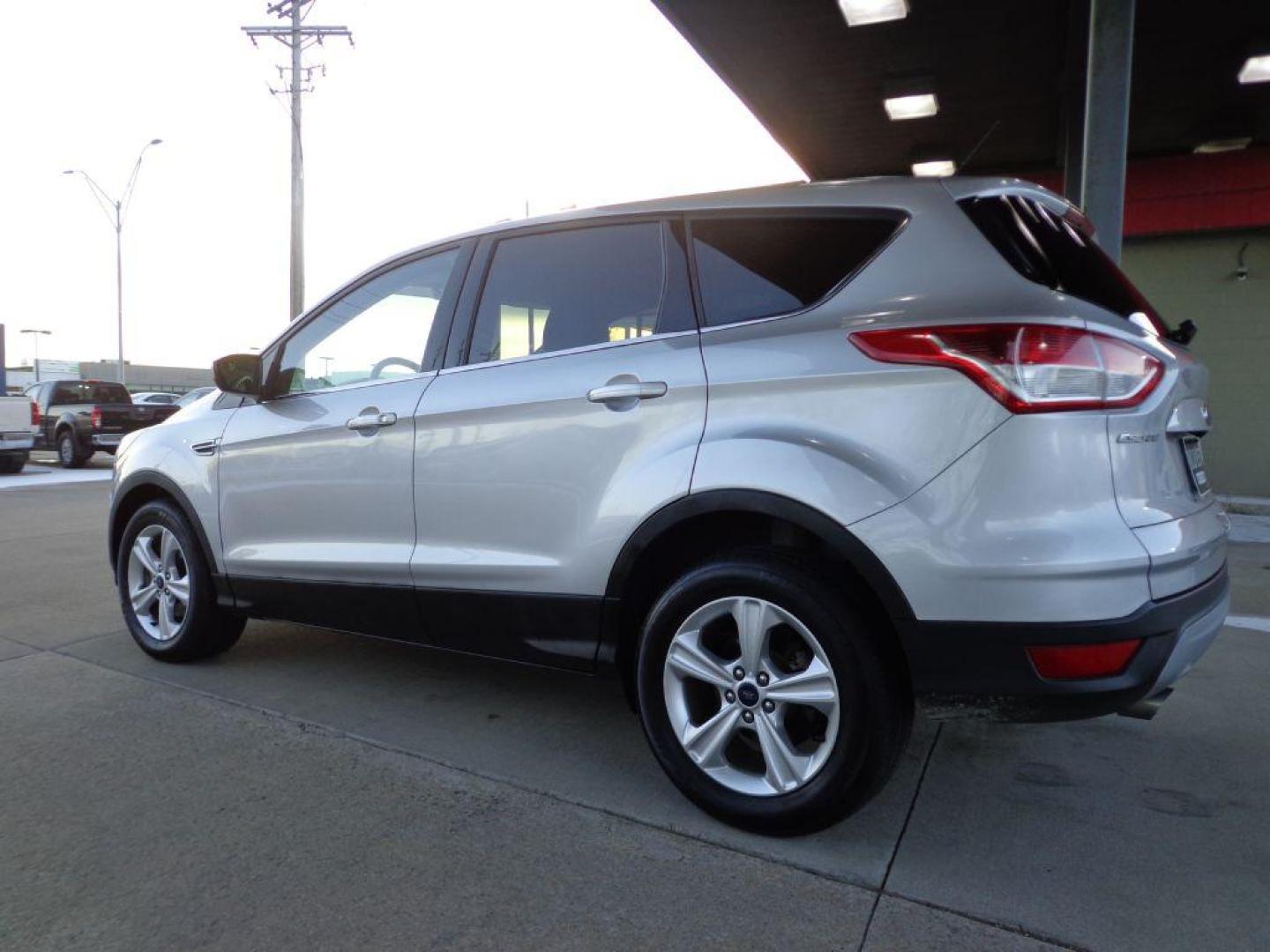 2015 SILVER FORD ESCAPE SE (1FMCU0G78FU) with an 2.5L engine, Automatic transmission, located at 6610 L St., Omaha, NE, 68117, (402) 731-7800, 41.212872, -96.014702 - 2-OWNER, CLEAN CARFAX, LOW MILEAGE TRADE-IN *****We have found that most customers do the majority of their shopping online before visiting a dealership. For this reason we feel it necessary to have a competitive price on our used vehicles right up front. We spend time researching the region to - Photo#5