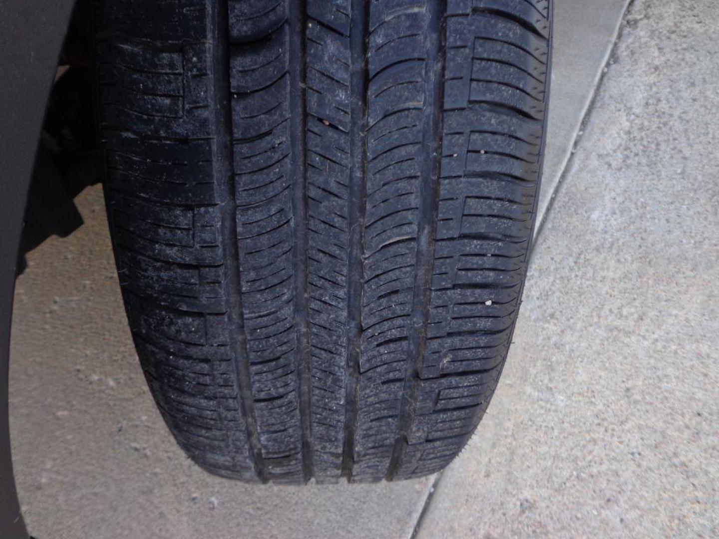 2015 SILVER FORD ESCAPE SE (1FMCU0G78FU) with an 2.5L engine, Automatic transmission, located at 6610 L St., Omaha, NE, 68117, (402) 731-7800, 41.212872, -96.014702 - 2-OWNER, CLEAN CARFAX, LOW MILEAGE TRADE-IN *****We have found that most customers do the majority of their shopping online before visiting a dealership. For this reason we feel it necessary to have a competitive price on our used vehicles right up front. We spend time researching the region to - Photo#6