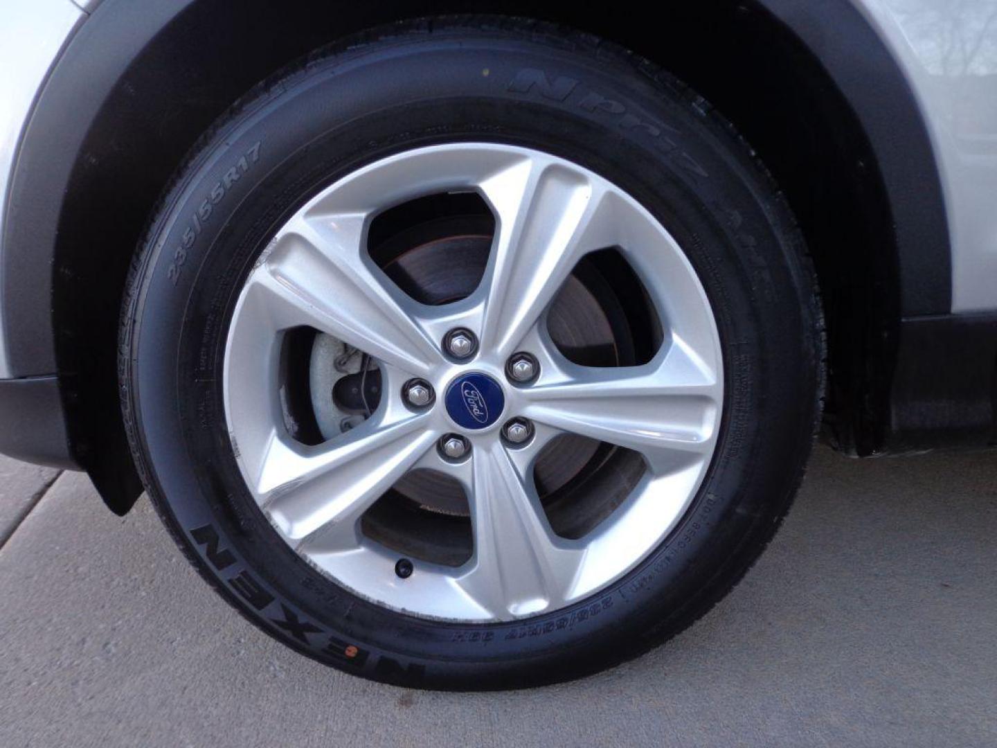 2015 SILVER FORD ESCAPE SE (1FMCU0G78FU) with an 2.5L engine, Automatic transmission, located at 6610 L St., Omaha, NE, 68117, (402) 731-7800, 41.212872, -96.014702 - 2-OWNER, CLEAN CARFAX, LOW MILEAGE TRADE-IN *****We have found that most customers do the majority of their shopping online before visiting a dealership. For this reason we feel it necessary to have a competitive price on our used vehicles right up front. We spend time researching the region to - Photo#7