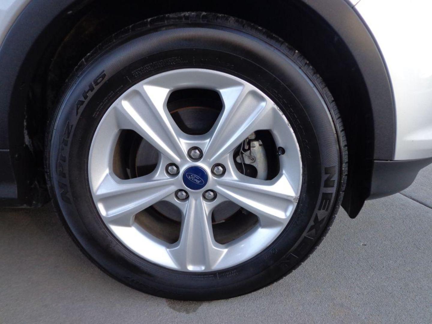 2015 SILVER FORD ESCAPE SE (1FMCU0G78FU) with an 2.5L engine, Automatic transmission, located at 6610 L St., Omaha, NE, 68117, (402) 731-7800, 41.212872, -96.014702 - 2-OWNER, CLEAN CARFAX, LOW MILEAGE TRADE-IN *****We have found that most customers do the majority of their shopping online before visiting a dealership. For this reason we feel it necessary to have a competitive price on our used vehicles right up front. We spend time researching the region to - Photo#8