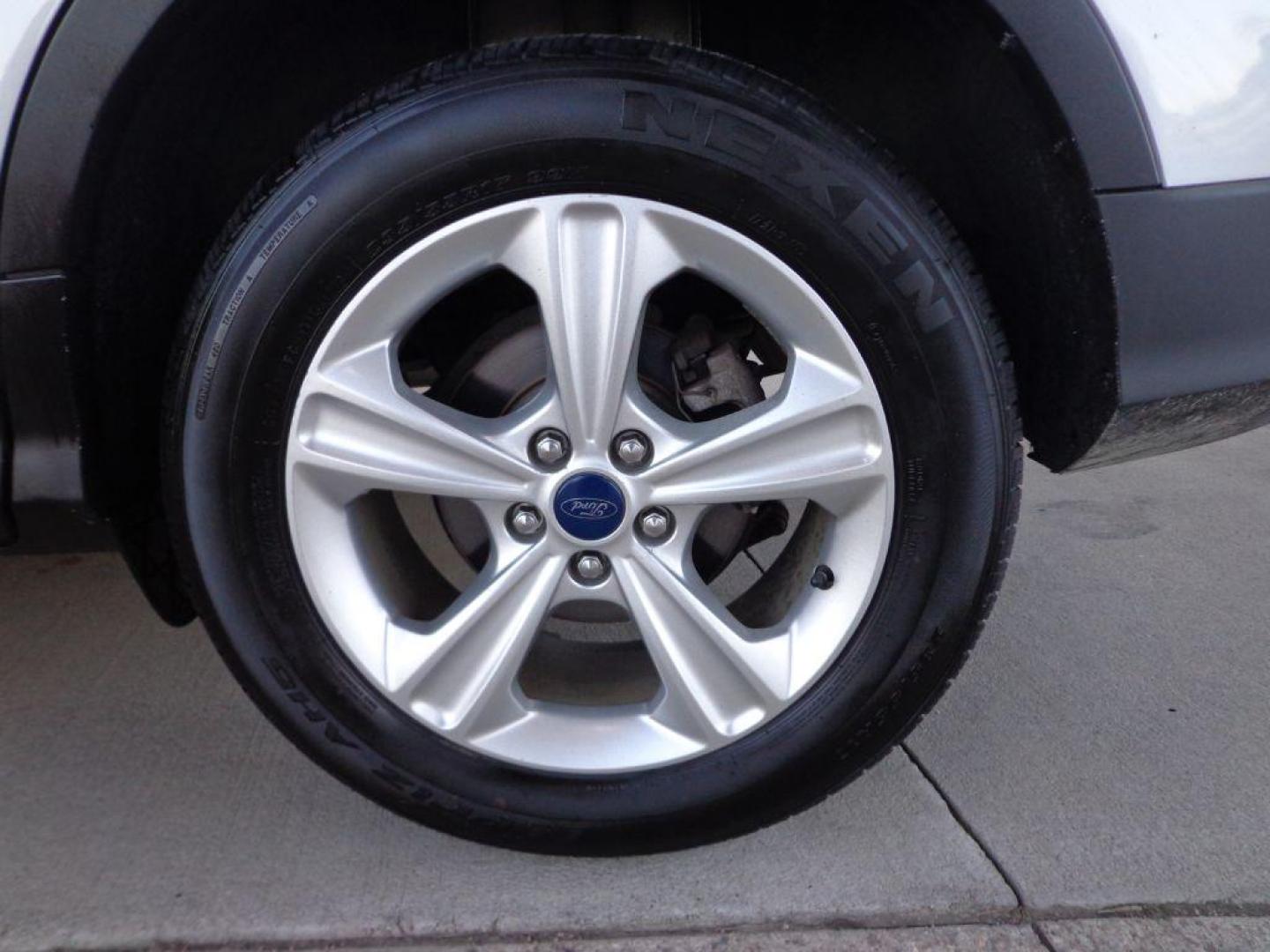 2015 SILVER FORD ESCAPE SE (1FMCU0G78FU) with an 2.5L engine, Automatic transmission, located at 6610 L St., Omaha, NE, 68117, (402) 731-7800, 41.212872, -96.014702 - 2-OWNER, CLEAN CARFAX, LOW MILEAGE TRADE-IN *****We have found that most customers do the majority of their shopping online before visiting a dealership. For this reason we feel it necessary to have a competitive price on our used vehicles right up front. We spend time researching the region to - Photo#10