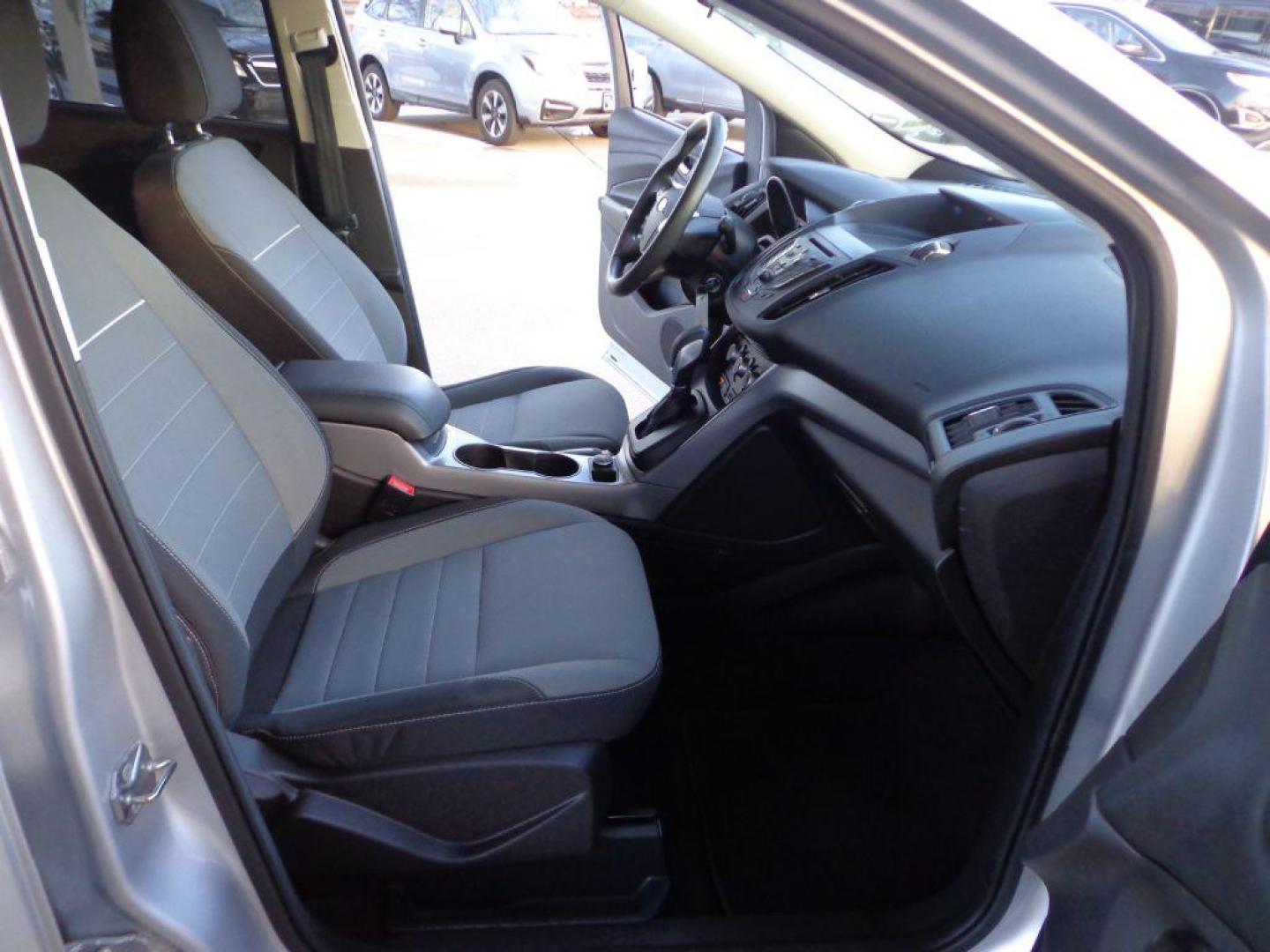 2015 SILVER FORD ESCAPE SE (1FMCU0G78FU) with an 2.5L engine, Automatic transmission, located at 6610 L St., Omaha, NE, 68117, (402) 731-7800, 41.212872, -96.014702 - 2-OWNER, CLEAN CARFAX, LOW MILEAGE TRADE-IN *****We have found that most customers do the majority of their shopping online before visiting a dealership. For this reason we feel it necessary to have a competitive price on our used vehicles right up front. We spend time researching the region to - Photo#15