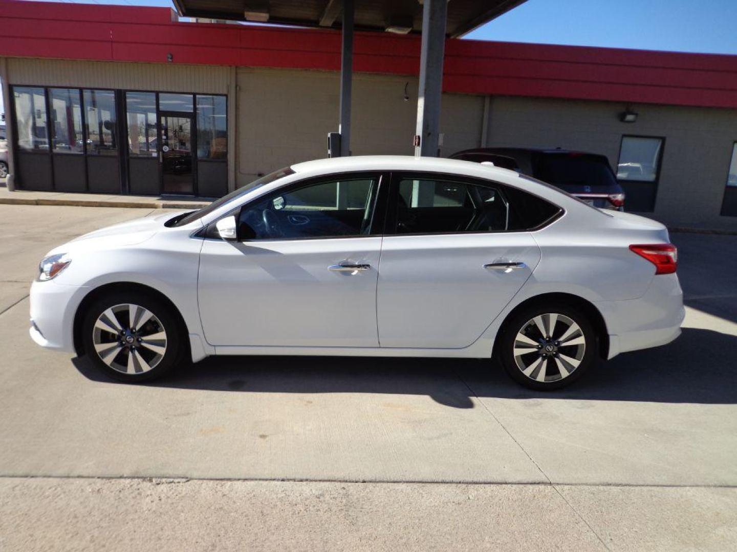 2017 WHITE NISSAN SENTRA SL (3N1AB7AP5HY) with an 1.8L engine, Continuously Variable transmission, located at 6610 L St., Omaha, NE, 68117, (402) 731-7800, 41.212872, -96.014702 - Photo#1