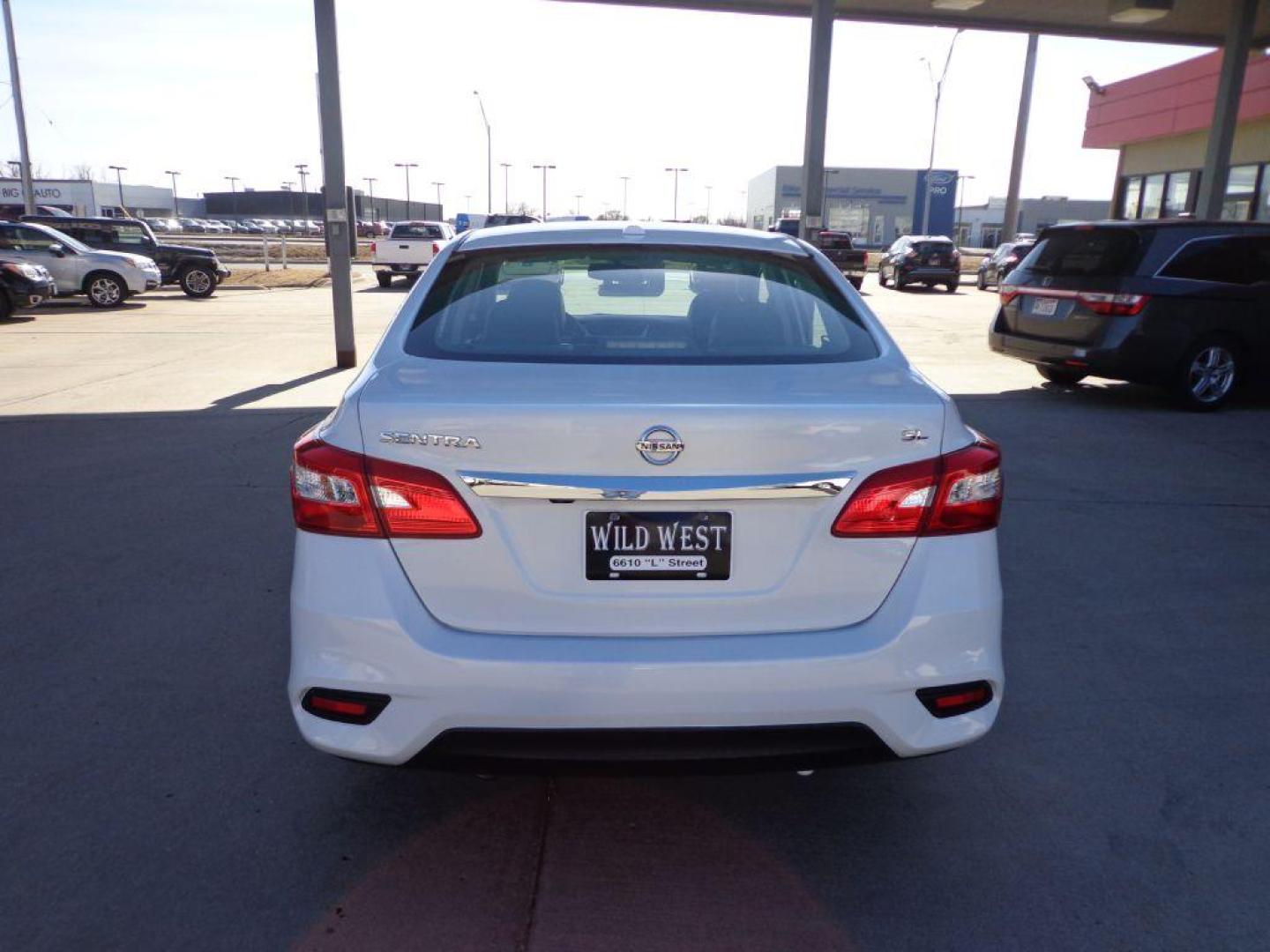 2017 WHITE NISSAN SENTRA SL (3N1AB7AP5HY) with an 1.8L engine, Continuously Variable transmission, located at 6610 L St., Omaha, NE, 68117, (402) 731-7800, 41.212872, -96.014702 - Photo#3