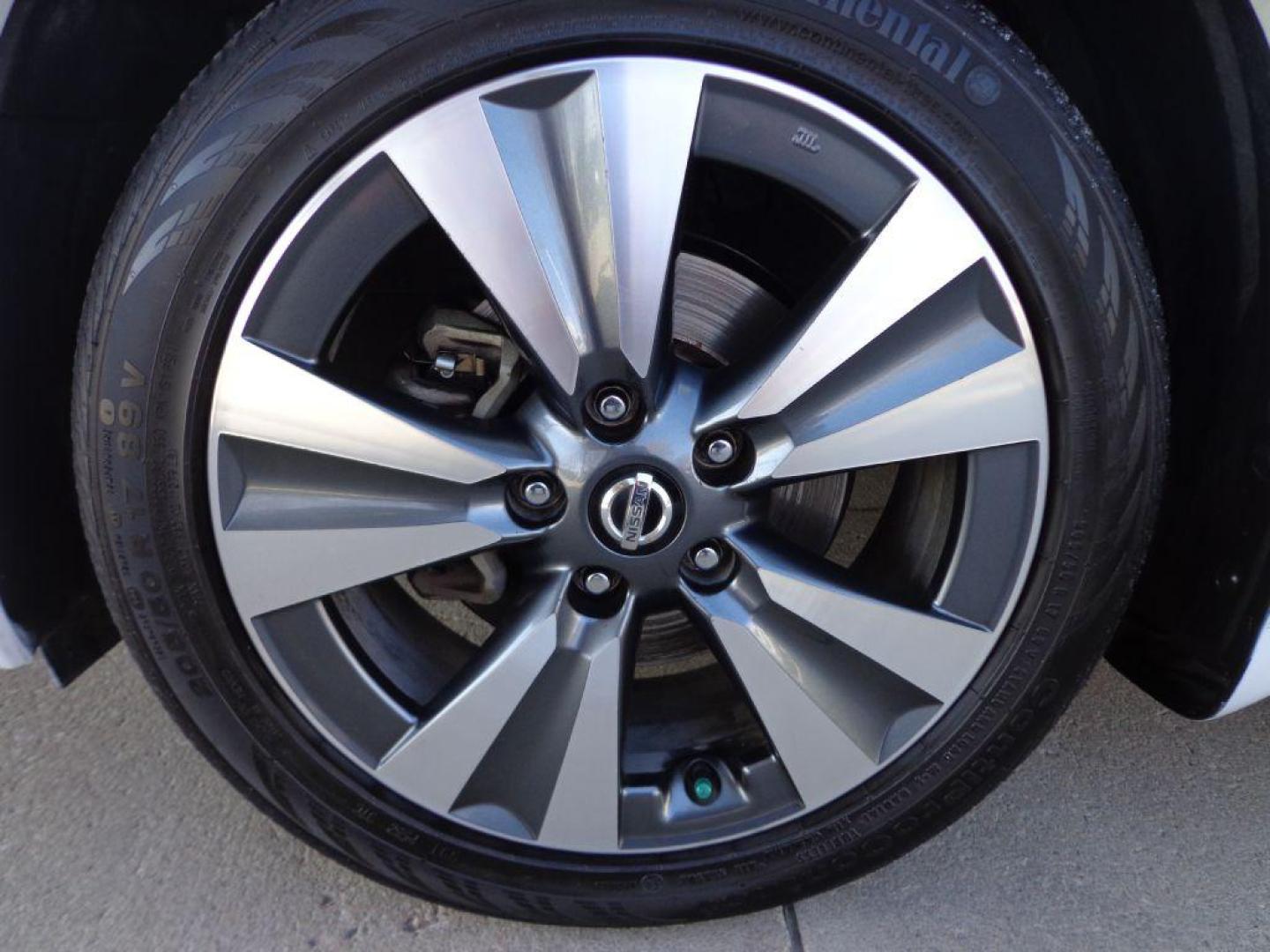 2017 WHITE NISSAN SENTRA SL (3N1AB7AP5HY) with an 1.8L engine, Continuously Variable transmission, located at 6610 L St., Omaha, NE, 68117, (402) 731-7800, 41.212872, -96.014702 - Photo#8