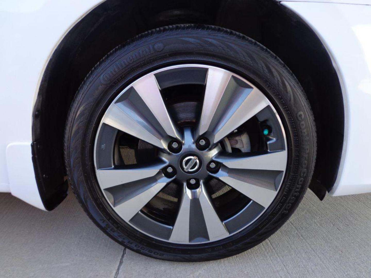 2017 WHITE NISSAN SENTRA SL (3N1AB7AP5HY) with an 1.8L engine, Continuously Variable transmission, located at 6610 L St., Omaha, NE, 68117, (402) 731-7800, 41.212872, -96.014702 - Photo#11