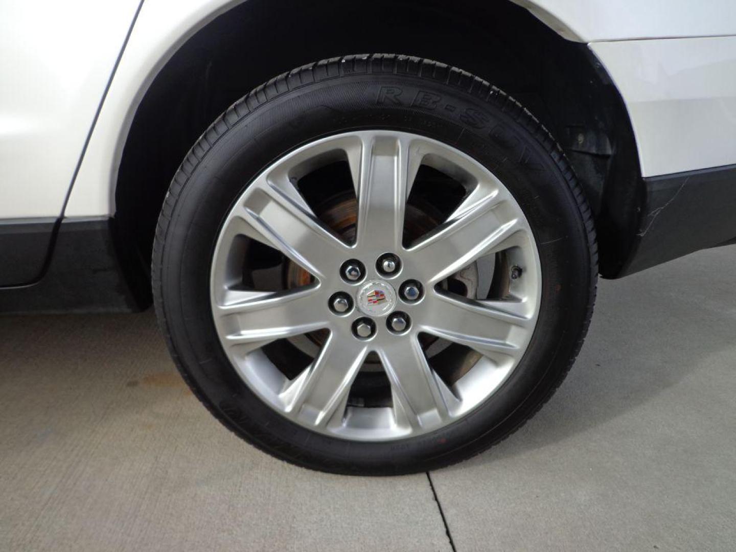 2015 WHITE CADILLAC SRX PERFORMANCE COLLECTION (3GYFNFE38FS) with an 3.6L engine, Automatic transmission, located at 6610 L St., Omaha, NE, 68117, (402) 731-7800, 41.212872, -96.014702 - THIS VEHICLE HAS A BEEN FULLY INSPECTED AND HAS A CLEAN TITLE WITH A FREE CARFAX REPORT PROVIDED! *****We have found that most customers do the majority of their shopping online before visiting a ealership. For this reason we feel it necessary to have a competitive price on our used vehicles rig - Photo#8