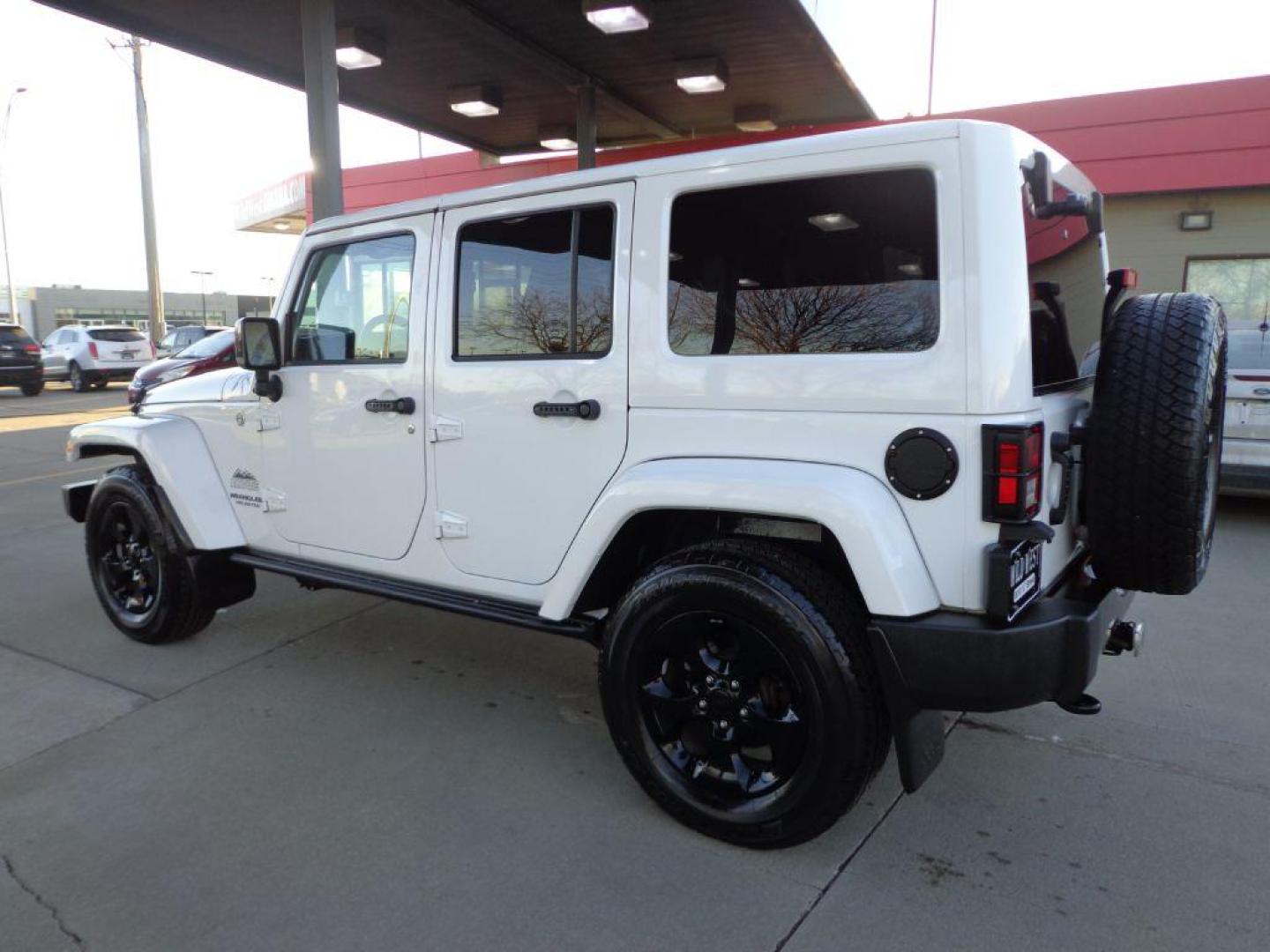2015 WHITE JEEP WRANGLER UNLIMI SAHARA (1C4BJWEG9FL) with an 3.6L engine, Automatic transmission, located at 6610 L St., Omaha, NE, 68117, (402) 731-7800, 41.212872, -96.014702 - THIS VEHICLE HAS A BEEN FULLY INSPECTED AND HAS A CLEAN TITLE WITH A FREE CARFAX REPORT PROVIDED! 1-OWNER, CLEAN CARFAX, LOW MILEAGE, ALTITUDE PACKAGE WITH SOME NICE ADDED FEATURES AND NEWER TIRES! *****We have found that most customers do the majority of their shopping online before visiting a - Photo#5