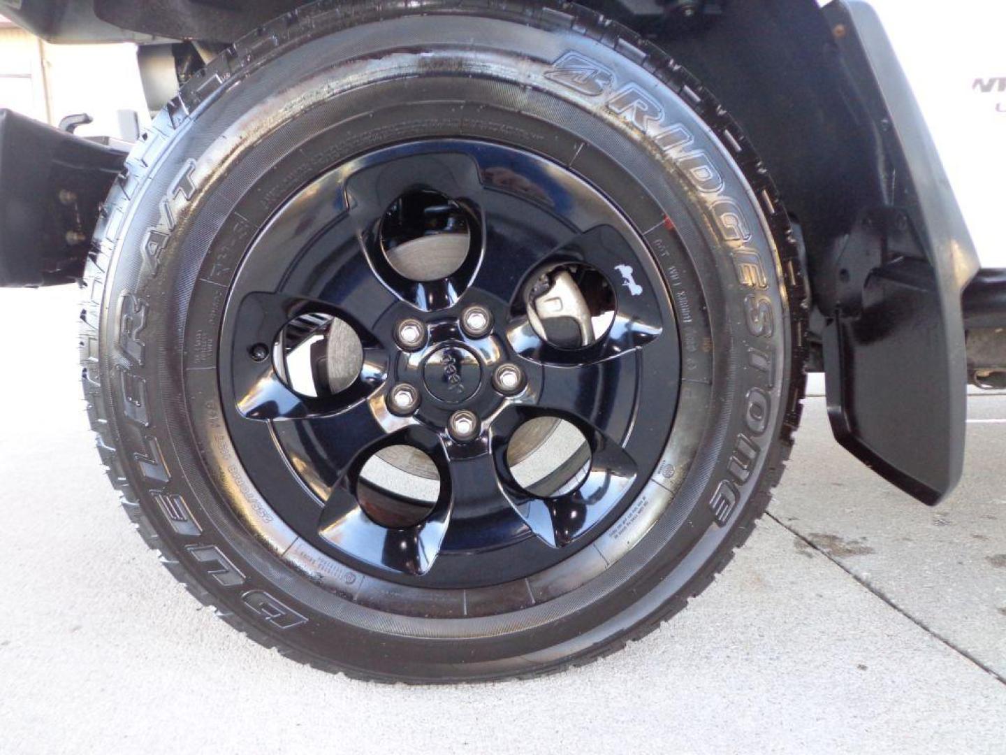 2015 WHITE JEEP WRANGLER UNLIMI SAHARA (1C4BJWEG9FL) with an 3.6L engine, Automatic transmission, located at 6610 L St., Omaha, NE, 68117, (402) 731-7800, 41.212872, -96.014702 - THIS VEHICLE HAS A BEEN FULLY INSPECTED AND HAS A CLEAN TITLE WITH A FREE CARFAX REPORT PROVIDED! 1-OWNER, CLEAN CARFAX, LOW MILEAGE, ALTITUDE PACKAGE WITH SOME NICE ADDED FEATURES AND NEWER TIRES! *****We have found that most customers do the majority of their shopping online before visiting a - Photo#7