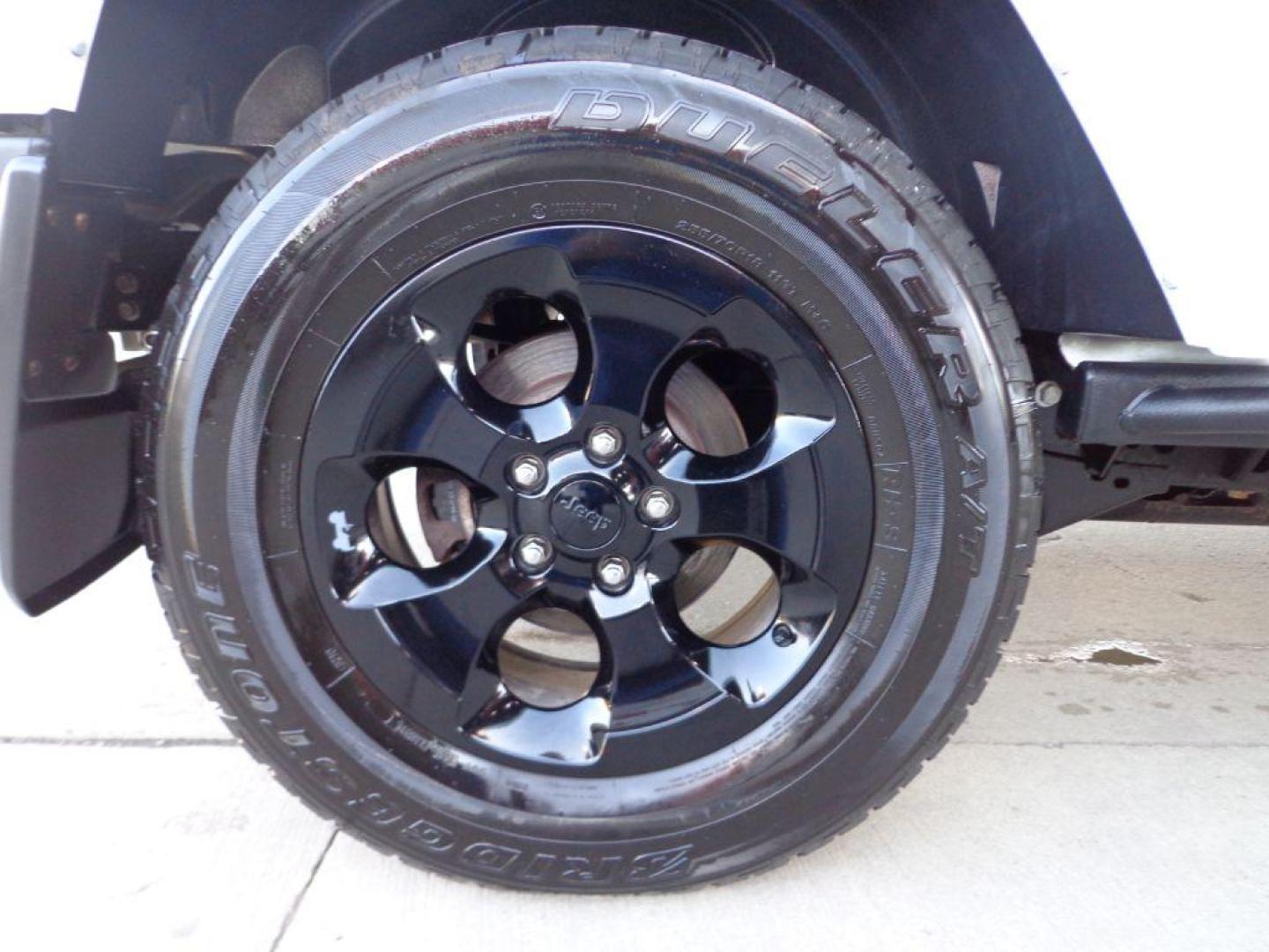 2015 WHITE JEEP WRANGLER UNLIMI SAHARA (1C4BJWEG9FL) with an 3.6L engine, Automatic transmission, located at 6610 L St., Omaha, NE, 68117, (402) 731-7800, 41.212872, -96.014702 - THIS VEHICLE HAS A BEEN FULLY INSPECTED AND HAS A CLEAN TITLE WITH A FREE CARFAX REPORT PROVIDED! 1-OWNER, CLEAN CARFAX, LOW MILEAGE, ALTITUDE PACKAGE WITH SOME NICE ADDED FEATURES AND NEWER TIRES! *****We have found that most customers do the majority of their shopping online before visiting a - Photo#9