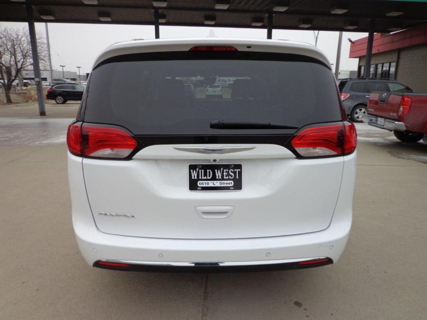 2017 WHITE CHRYSLER PACIFICA LIMITED (2C4RC1GG7HR) with an 3.6L engine, Automatic transmission, located at 6610 L St., Omaha, NE, 68117, (402) 731-7800, 41.212872, -96.014702 - THIS VEHICLE HAS A BEEN FULLY INSPECTED AND HAS A CLEAN TITLE WITH A FREE CARFAX REPORT PROVIDED! SHARP 1-OWNER, CLEAN CARFAX, LOW MILEAGE, PANORAMIC ROOF, 20IN PREMIUM WHEELS, NEWER TIRES, Advanced SafetyTec Group AND Uconnectr Theater Package! *****We have found that most customers do the maj - Photo#4