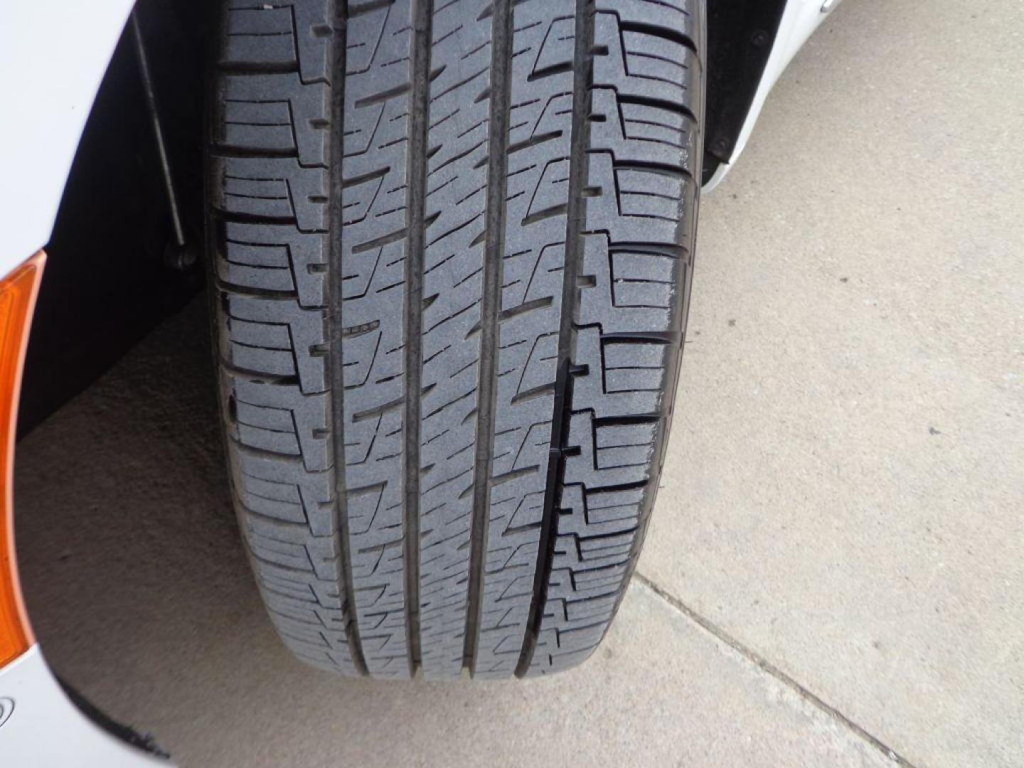 2017 WHITE CHRYSLER PACIFICA LIMITED (2C4RC1GG7HR) with an 3.6L engine, Automatic transmission, located at 6610 L St., Omaha, NE, 68117, (402) 731-7800, 41.212872, -96.014702 - THIS VEHICLE HAS A BEEN FULLY INSPECTED AND HAS A CLEAN TITLE WITH A FREE CARFAX REPORT PROVIDED! SHARP 1-OWNER, CLEAN CARFAX, LOW MILEAGE, PANORAMIC ROOF, 20IN PREMIUM WHEELS, NEWER TIRES, Advanced SafetyTec Group AND Uconnectr Theater Package! *****We have found that most customers do the maj - Photo#6