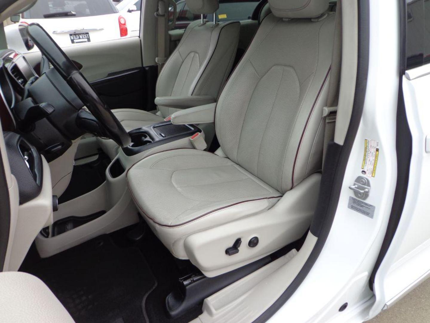 2017 WHITE CHRYSLER PACIFICA LIMITED (2C4RC1GG7HR) with an 3.6L engine, Automatic transmission, located at 6610 L St., Omaha, NE, 68117, (402) 731-7800, 41.212872, -96.014702 - THIS VEHICLE HAS A BEEN FULLY INSPECTED AND HAS A CLEAN TITLE WITH A FREE CARFAX REPORT PROVIDED! SHARP 1-OWNER, CLEAN CARFAX, LOW MILEAGE, PANORAMIC ROOF, 20IN PREMIUM WHEELS, NEWER TIRES, Advanced SafetyTec Group AND Uconnectr Theater Package! *****We have found that most customers do the maj - Photo#13