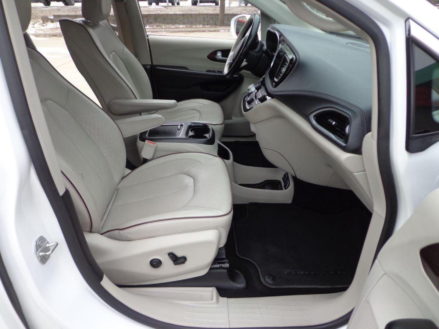 2017 WHITE CHRYSLER PACIFICA LIMITED (2C4RC1GG7HR) with an 3.6L engine, Automatic transmission, located at 6610 L St., Omaha, NE, 68117, (402) 731-7800, 41.212872, -96.014702 - THIS VEHICLE HAS A BEEN FULLY INSPECTED AND HAS A CLEAN TITLE WITH A FREE CARFAX REPORT PROVIDED! SHARP 1-OWNER, CLEAN CARFAX, LOW MILEAGE, PANORAMIC ROOF, 20IN PREMIUM WHEELS, NEWER TIRES, Advanced SafetyTec Group AND Uconnectr Theater Package! *****We have found that most customers do the maj - Photo#15