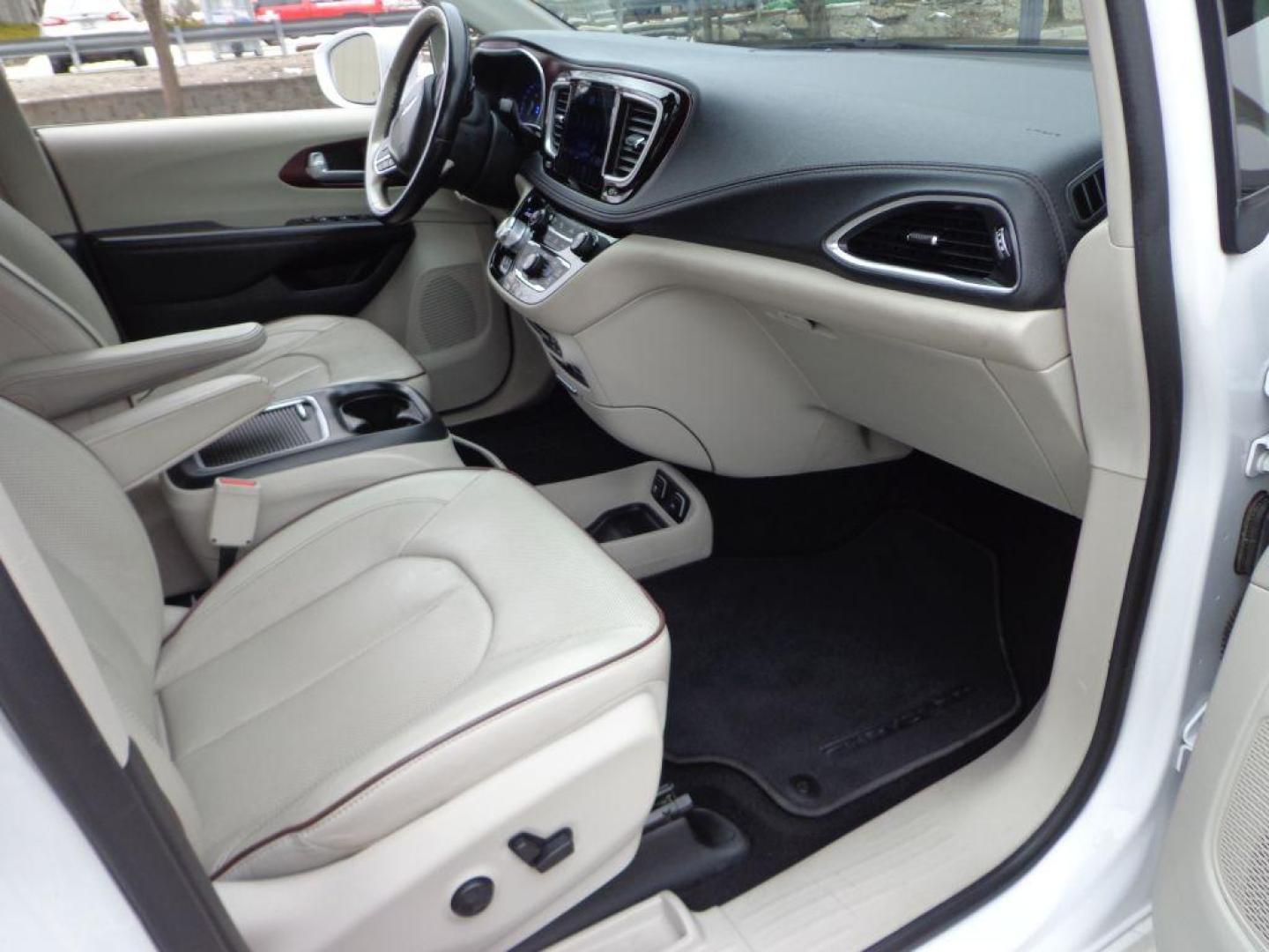 2017 WHITE CHRYSLER PACIFICA LIMITED (2C4RC1GG7HR) with an 3.6L engine, Automatic transmission, located at 6610 L St., Omaha, NE, 68117, (402) 731-7800, 41.212872, -96.014702 - THIS VEHICLE HAS A BEEN FULLY INSPECTED AND HAS A CLEAN TITLE WITH A FREE CARFAX REPORT PROVIDED! SHARP 1-OWNER, CLEAN CARFAX, LOW MILEAGE, PANORAMIC ROOF, 20IN PREMIUM WHEELS, NEWER TIRES, Advanced SafetyTec Group AND Uconnectr Theater Package! *****We have found that most customers do the maj - Photo#17