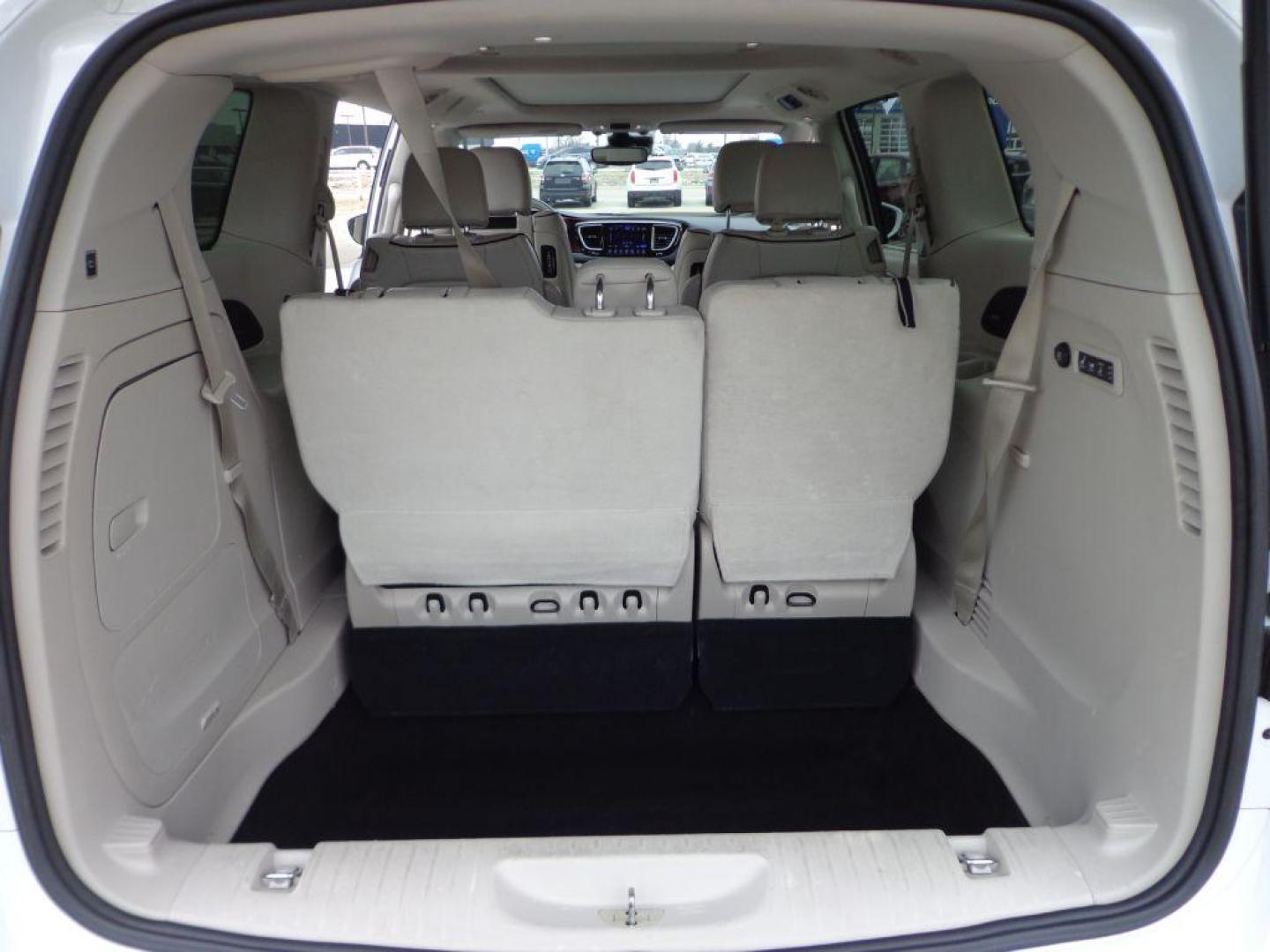 2017 WHITE CHRYSLER PACIFICA LIMITED (2C4RC1GG7HR) with an 3.6L engine, Automatic transmission, located at 6610 L St., Omaha, NE, 68117, (402) 731-7800, 41.212872, -96.014702 - THIS VEHICLE HAS A BEEN FULLY INSPECTED AND HAS A CLEAN TITLE WITH A FREE CARFAX REPORT PROVIDED! SHARP 1-OWNER, CLEAN CARFAX, LOW MILEAGE, PANORAMIC ROOF, 20IN PREMIUM WHEELS, NEWER TIRES, Advanced SafetyTec Group AND Uconnectr Theater Package! *****We have found that most customers do the maj - Photo#20