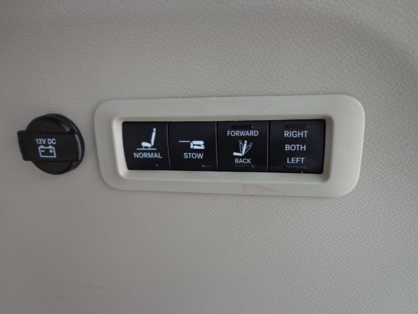 2017 WHITE CHRYSLER PACIFICA LIMITED (2C4RC1GG7HR) with an 3.6L engine, Automatic transmission, located at 6610 L St., Omaha, NE, 68117, (402) 731-7800, 41.212872, -96.014702 - THIS VEHICLE HAS A BEEN FULLY INSPECTED AND HAS A CLEAN TITLE WITH A FREE CARFAX REPORT PROVIDED! SHARP 1-OWNER, CLEAN CARFAX, LOW MILEAGE, PANORAMIC ROOF, 20IN PREMIUM WHEELS, NEWER TIRES, Advanced SafetyTec Group AND Uconnectr Theater Package! *****We have found that most customers do the maj - Photo#21