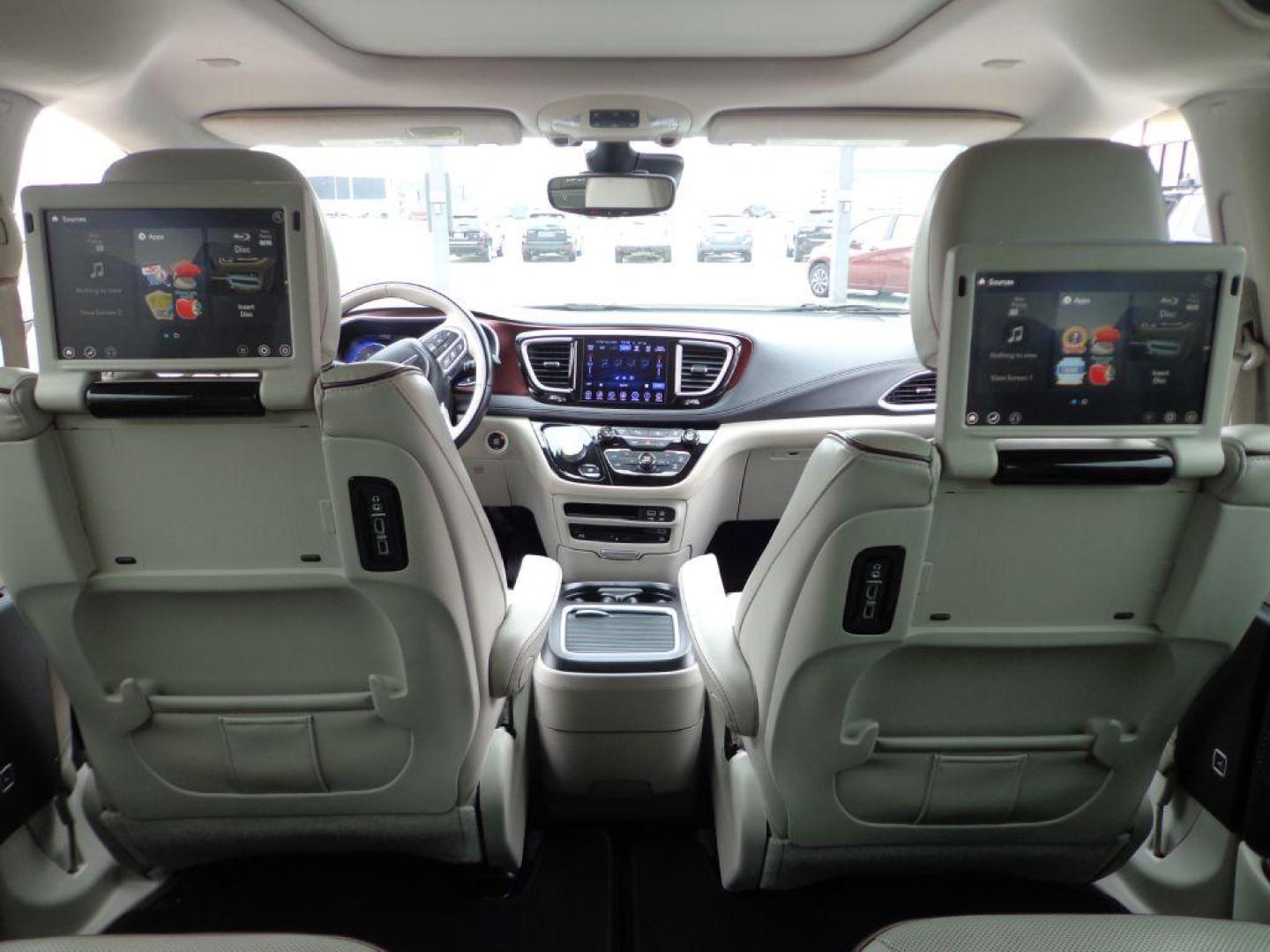 2017 WHITE CHRYSLER PACIFICA LIMITED (2C4RC1GG7HR) with an 3.6L engine, Automatic transmission, located at 6610 L St., Omaha, NE, 68117, (402) 731-7800, 41.212872, -96.014702 - THIS VEHICLE HAS A BEEN FULLY INSPECTED AND HAS A CLEAN TITLE WITH A FREE CARFAX REPORT PROVIDED! SHARP 1-OWNER, CLEAN CARFAX, LOW MILEAGE, PANORAMIC ROOF, 20IN PREMIUM WHEELS, NEWER TIRES, Advanced SafetyTec Group AND Uconnectr Theater Package! *****We have found that most customers do the maj - Photo#23