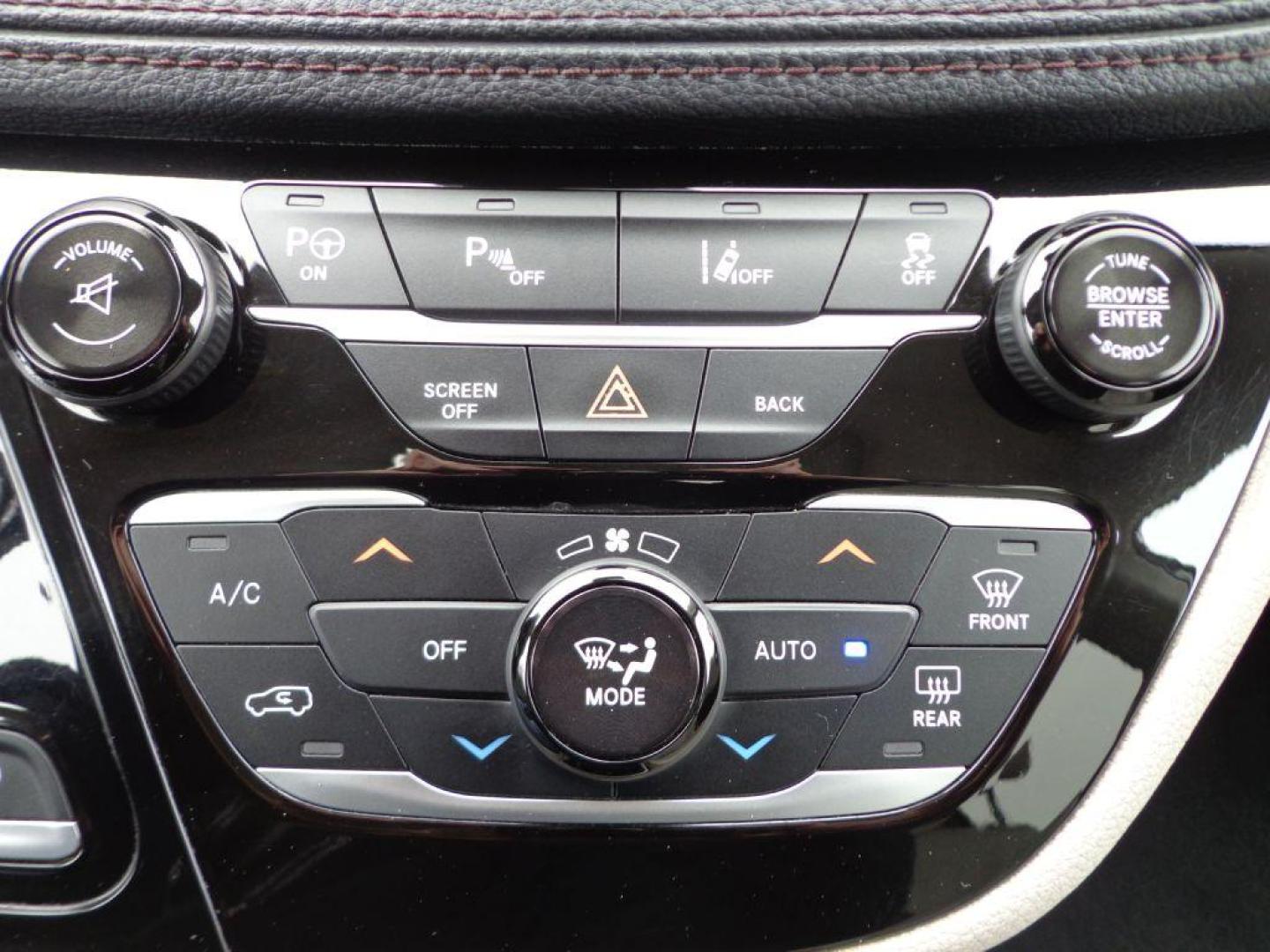 2017 WHITE CHRYSLER PACIFICA LIMITED (2C4RC1GG7HR) with an 3.6L engine, Automatic transmission, located at 6610 L St., Omaha, NE, 68117, (402) 731-7800, 41.212872, -96.014702 - THIS VEHICLE HAS A BEEN FULLY INSPECTED AND HAS A CLEAN TITLE WITH A FREE CARFAX REPORT PROVIDED! SHARP 1-OWNER, CLEAN CARFAX, LOW MILEAGE, PANORAMIC ROOF, 20IN PREMIUM WHEELS, NEWER TIRES, Advanced SafetyTec Group AND Uconnectr Theater Package! *****We have found that most customers do the maj - Photo#27