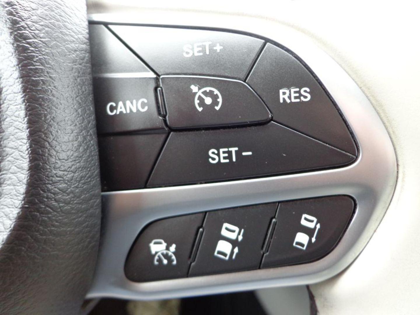 2017 WHITE CHRYSLER PACIFICA LIMITED (2C4RC1GG7HR) with an 3.6L engine, Automatic transmission, located at 6610 L St., Omaha, NE, 68117, (402) 731-7800, 41.212872, -96.014702 - THIS VEHICLE HAS A BEEN FULLY INSPECTED AND HAS A CLEAN TITLE WITH A FREE CARFAX REPORT PROVIDED! SHARP 1-OWNER, CLEAN CARFAX, LOW MILEAGE, PANORAMIC ROOF, 20IN PREMIUM WHEELS, NEWER TIRES, Advanced SafetyTec Group AND Uconnectr Theater Package! *****We have found that most customers do the maj - Photo#33