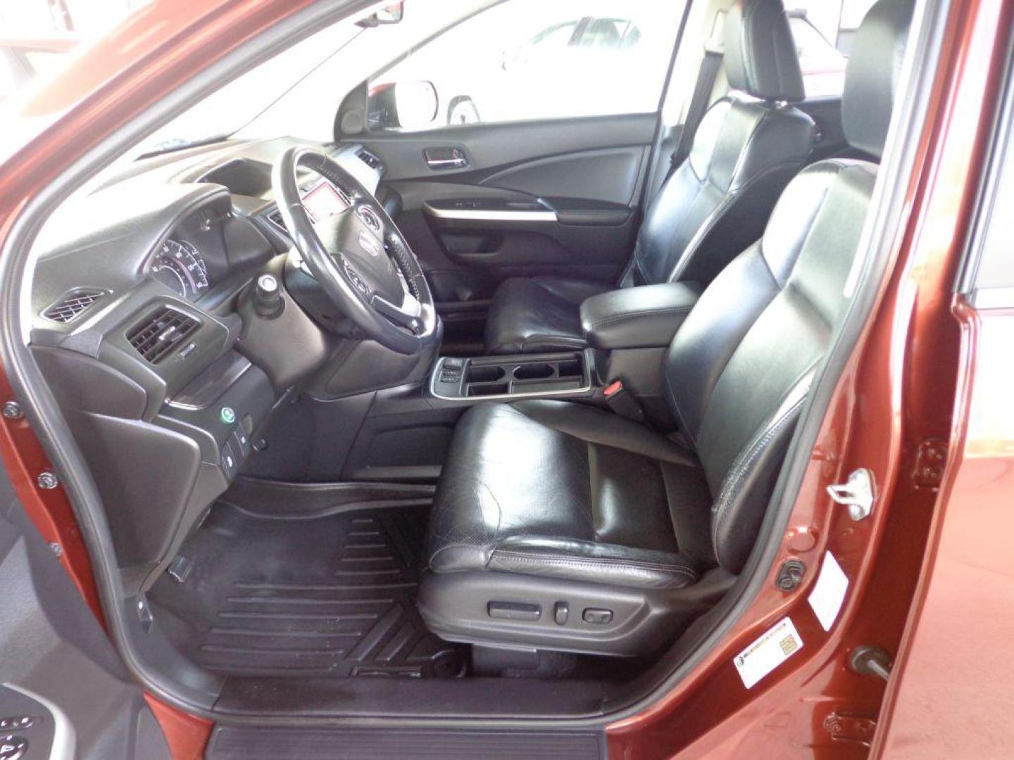 2015 RED HONDA CR-V EXL (2HKRM4H71FH) with an 2.4L engine, Continuously Variable transmission, located at 6610 L St., Omaha, NE, 68117, (402) 731-7800, 41.212872, -96.014702 - THIS VEHICLE HAS A BEEN FULLY INSPECTED AND HAS A CLEAN TITLE WITH A FREE CARFAX REPORT PROVIDED! 1-OWNER, CLEAN CARFAX, LOW MILEAGE, HEATED SEATS, NAV, BACKUP CAM AND NEWER TIRES! *****We have found that most customers do the majority of their shopping online before visiting a ealership. For t - Photo#12