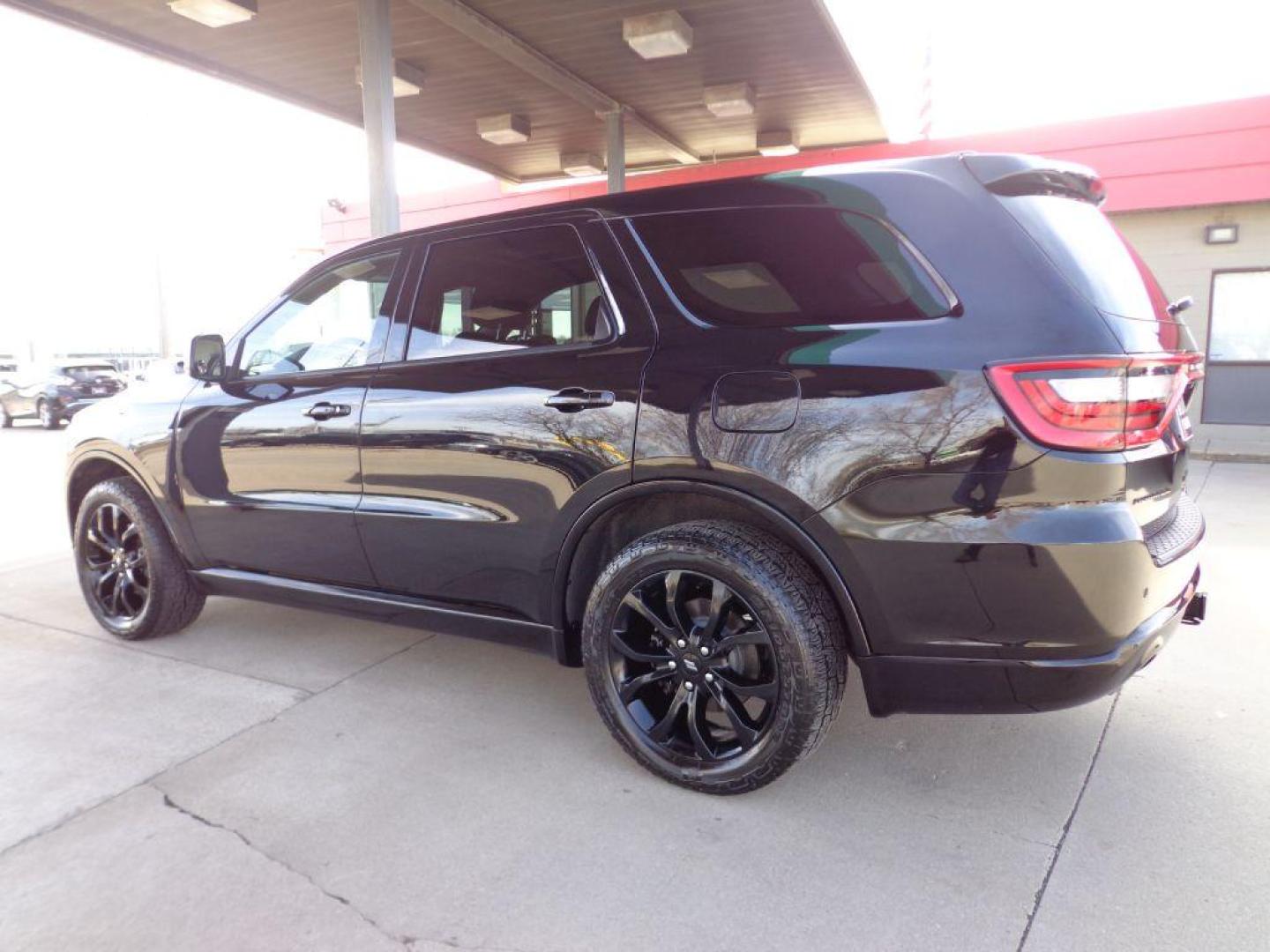 2019 BLACK DODGE DURANGO SXT PLUS (1C4RDJAG5KC) with an 3.6L engine, Automatic transmission, located at 6610 L St., Omaha, NE, 68117, (402) 731-7800, 41.212872, -96.014702 - THIS VEHICLE HAS A BEEN FULLY INSPECTED AND HAS A CLEAN TITLE WITH A FREE CARFAX REPORT PROVIDED! 1-OWNER, CLEAN CARFAX, LOW MILEAGE, BLACKTOP PACKAGE, 2ND ROW CAPTAINS, SUNROOF, BLIND SPOT AND CROSS PATH DETECTION, PARK ASSISTAND NEWER TIRES! *****We have found that most customers do the major - Photo#5