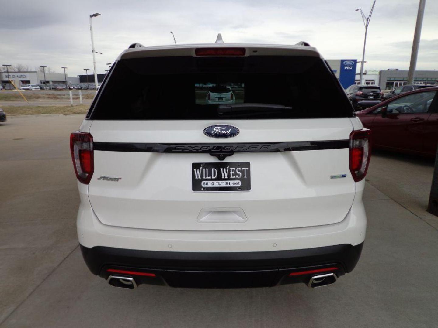 2016 WHITE FORD EXPLORER SPORT (1FM5K8GT4GG) with an 3.5L engine, Automatic transmission, located at 6610 L St., Omaha, NE, 68117, (402) 731-7800, 41.212872, -96.014702 - THIS VEHICLE HAS A BEEN FULLY INSPECTED AND HAS A CLEAN TITLE WITH A FREE CARFAX REPORT PROVIDED! 2-OWNER, CLEAN CARFAX, LOW MILEAGE LOADED WITH OPTIONS AND NEWER TIRES! *****We have found that most customers do the majority of their shopping online before visiting a ealership. For this reason - Photo#4