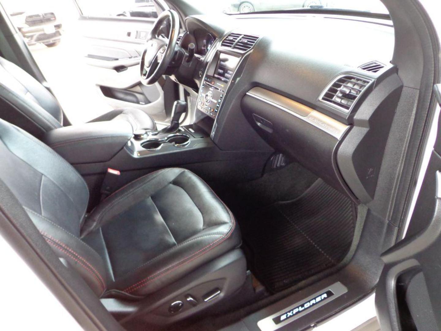 2016 WHITE FORD EXPLORER SPORT (1FM5K8GT4GG) with an 3.5L engine, Automatic transmission, located at 6610 L St., Omaha, NE, 68117, (402) 731-7800, 41.212872, -96.014702 - THIS VEHICLE HAS A BEEN FULLY INSPECTED AND HAS A CLEAN TITLE WITH A FREE CARFAX REPORT PROVIDED! 2-OWNER, CLEAN CARFAX, LOW MILEAGE LOADED WITH OPTIONS AND NEWER TIRES! *****We have found that most customers do the majority of their shopping online before visiting a ealership. For this reason - Photo#13