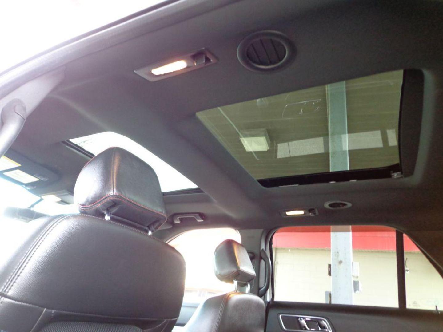 2016 WHITE FORD EXPLORER SPORT (1FM5K8GT4GG) with an 3.5L engine, Automatic transmission, located at 6610 L St., Omaha, NE, 68117, (402) 731-7800, 41.212872, -96.014702 - THIS VEHICLE HAS A BEEN FULLY INSPECTED AND HAS A CLEAN TITLE WITH A FREE CARFAX REPORT PROVIDED! 2-OWNER, CLEAN CARFAX, LOW MILEAGE LOADED WITH OPTIONS AND NEWER TIRES! *****We have found that most customers do the majority of their shopping online before visiting a ealership. For this reason - Photo#18