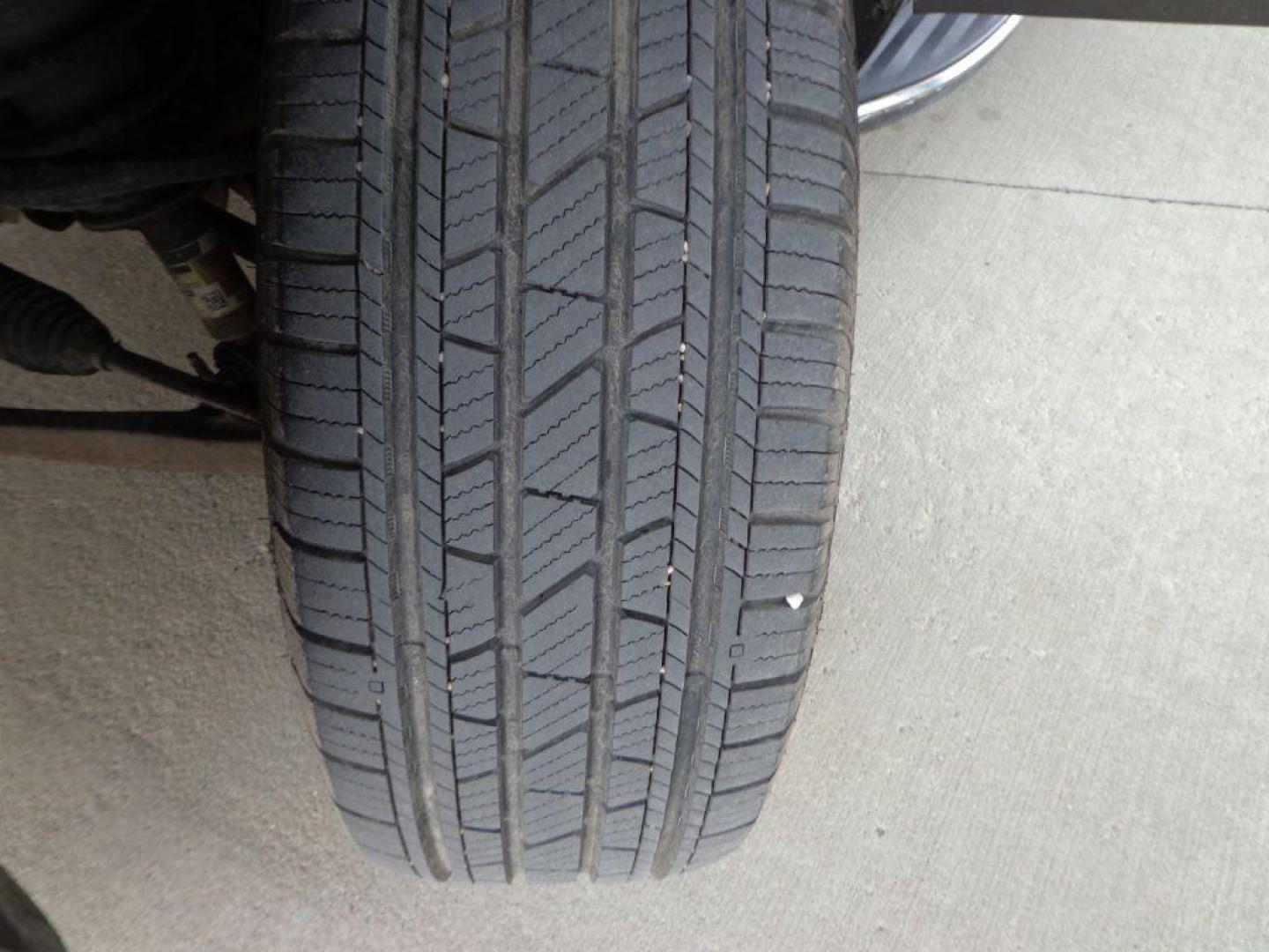 2011 GRAY CADILLAC ESCALADE ESV (1GYS4GEF7BR) with an 6.2L engine, Automatic transmission, located at 6610 L St., Omaha, NE, 68117, (402) 731-7800, 41.212872, -96.014702 - THIS VEHICLE HAS A BEEN FULLY INSPECTED AND HAS A CLEAN TITLE WITH A FREE CARFAX REPORT PROVIDED! 2-OWNER, PRE-INSPECTED TRADE-IN WITH A CLEAN CARFAX! *****We have found that most customers do the majority of their shopping online before visiting a ealership. For this reason we feel it necessar - Photo#6