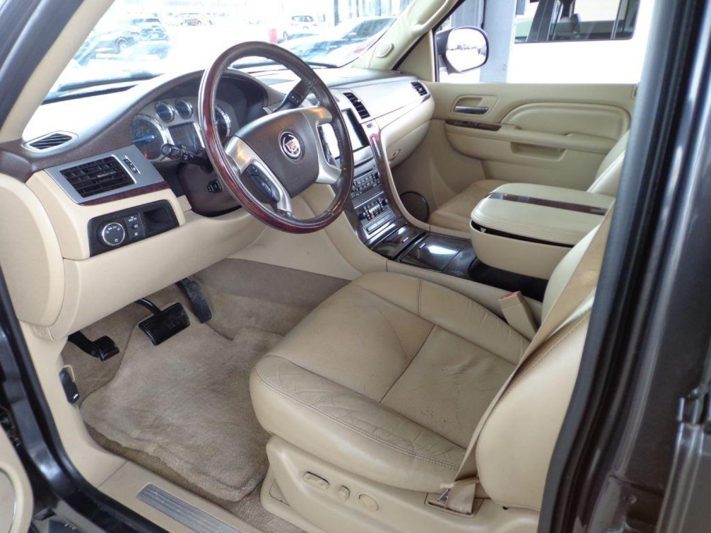 2011 GRAY CADILLAC ESCALADE ESV (1GYS4GEF7BR) with an 6.2L engine, Automatic transmission, located at 6610 L St., Omaha, NE, 68117, (402) 731-7800, 41.212872, -96.014702 - THIS VEHICLE HAS A BEEN FULLY INSPECTED AND HAS A CLEAN TITLE WITH A FREE CARFAX REPORT PROVIDED! 2-OWNER, PRE-INSPECTED TRADE-IN WITH A CLEAN CARFAX! *****We have found that most customers do the majority of their shopping online before visiting a ealership. For this reason we feel it necessar - Photo#10