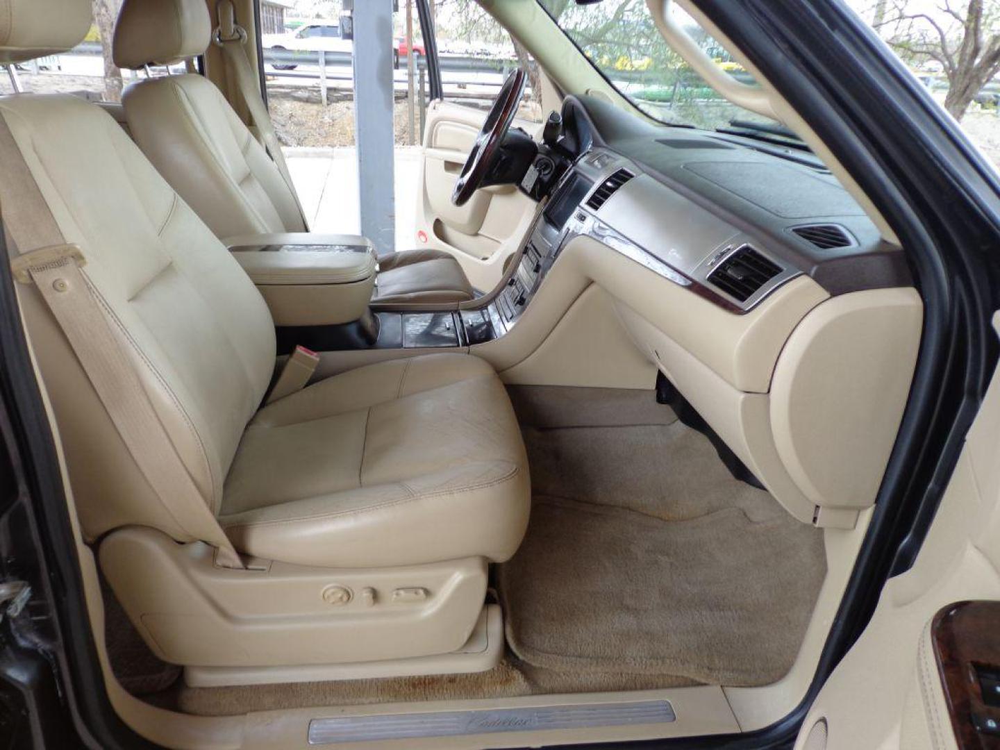 2011 GRAY CADILLAC ESCALADE ESV (1GYS4GEF7BR) with an 6.2L engine, Automatic transmission, located at 6610 L St., Omaha, NE, 68117, (402) 731-7800, 41.212872, -96.014702 - THIS VEHICLE HAS A BEEN FULLY INSPECTED AND HAS A CLEAN TITLE WITH A FREE CARFAX REPORT PROVIDED! 2-OWNER, PRE-INSPECTED TRADE-IN WITH A CLEAN CARFAX! *****We have found that most customers do the majority of their shopping online before visiting a ealership. For this reason we feel it necessar - Photo#11