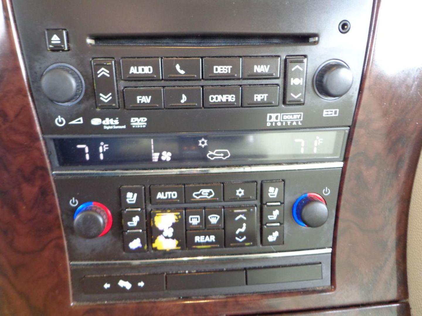 2011 GRAY CADILLAC ESCALADE ESV (1GYS4GEF7BR) with an 6.2L engine, Automatic transmission, located at 6610 L St., Omaha, NE, 68117, (402) 731-7800, 41.212872, -96.014702 - THIS VEHICLE HAS A BEEN FULLY INSPECTED AND HAS A CLEAN TITLE WITH A FREE CARFAX REPORT PROVIDED! 2-OWNER, PRE-INSPECTED TRADE-IN WITH A CLEAN CARFAX! *****We have found that most customers do the majority of their shopping online before visiting a ealership. For this reason we feel it necessar - Photo#21