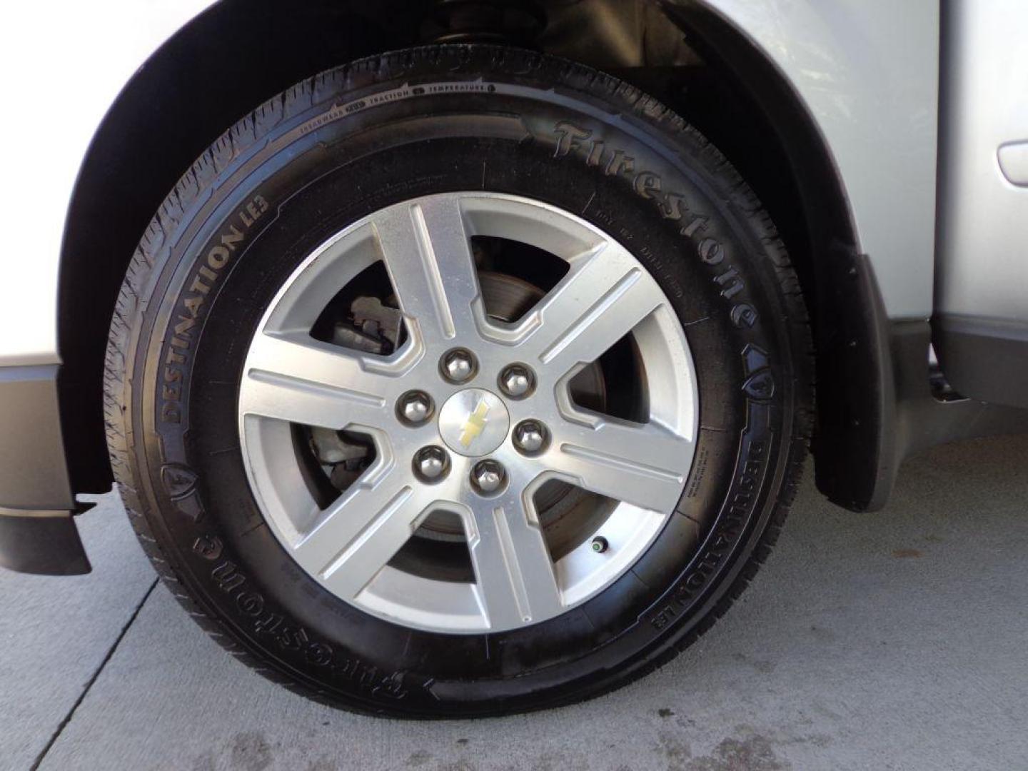 2011 SILVER CHEVROLET TRAVERSE LT (1GNKVJED9BJ) with an 3.6L engine, Automatic transmission, located at 6610 L St., Omaha, NE, 68117, (402) 731-7800, 41.212872, -96.014702 - THIS VEHICLE HAS A BEEN FULLY INSPECTED AND HAS A CLEAN TITLE WITH A FREE CARFAX REPORT PROVIDED! 2-OWNER, CLEAN CARFAX TRADE-IN RUINS AND DRIVES GREAT WITH NEWER TIRES! *****We have found that most customers do the majority of their shopping online before visiting a ealership. For this reaso - Photo#7