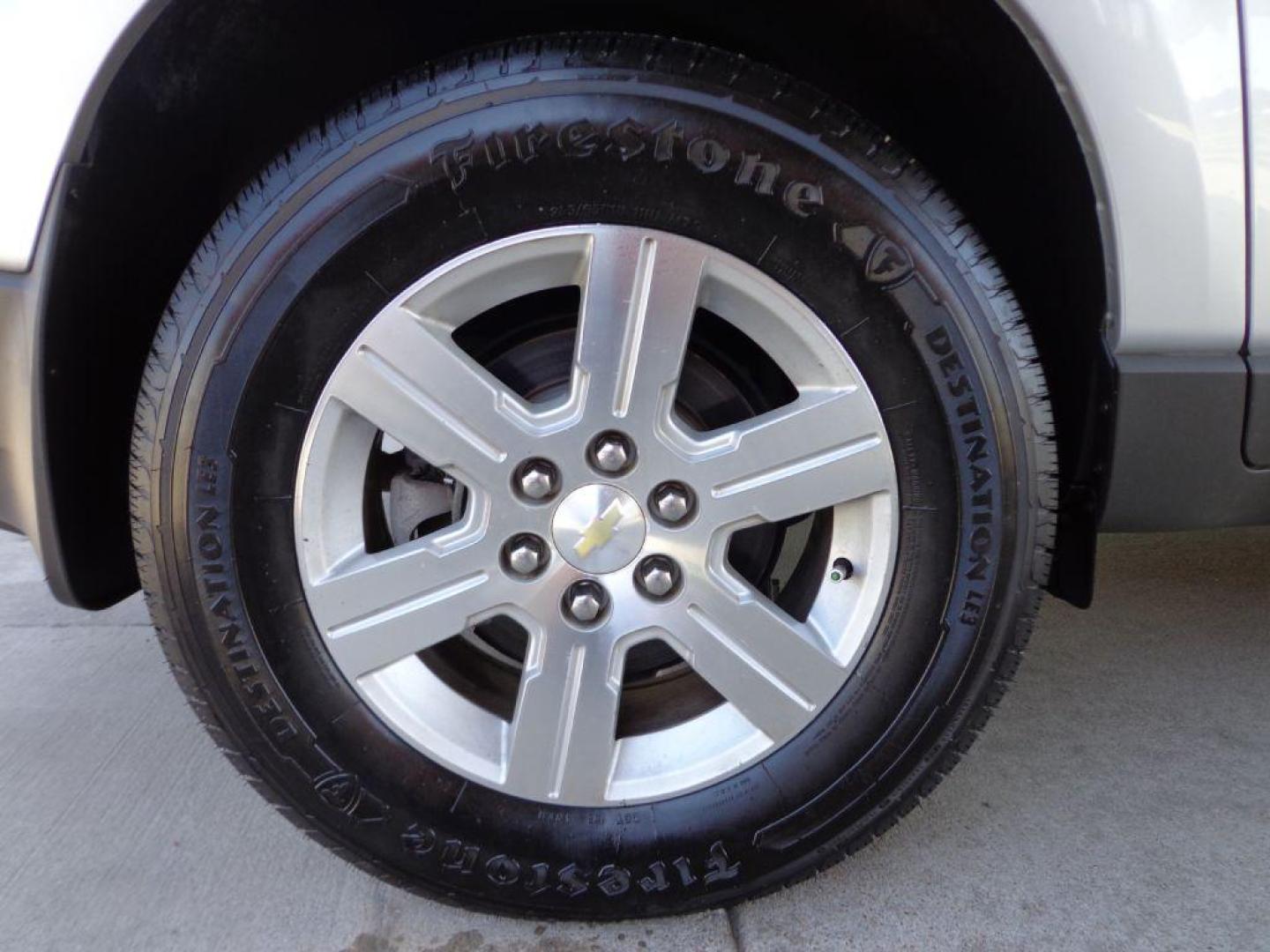 2011 SILVER CHEVROLET TRAVERSE LT (1GNKVJED9BJ) with an 3.6L engine, Automatic transmission, located at 6610 L St., Omaha, NE, 68117, (402) 731-7800, 41.212872, -96.014702 - THIS VEHICLE HAS A BEEN FULLY INSPECTED AND HAS A CLEAN TITLE WITH A FREE CARFAX REPORT PROVIDED! 2-OWNER, CLEAN CARFAX TRADE-IN RUINS AND DRIVES GREAT WITH NEWER TIRES! *****We have found that most customers do the majority of their shopping online before visiting a ealership. For this reaso - Photo#9