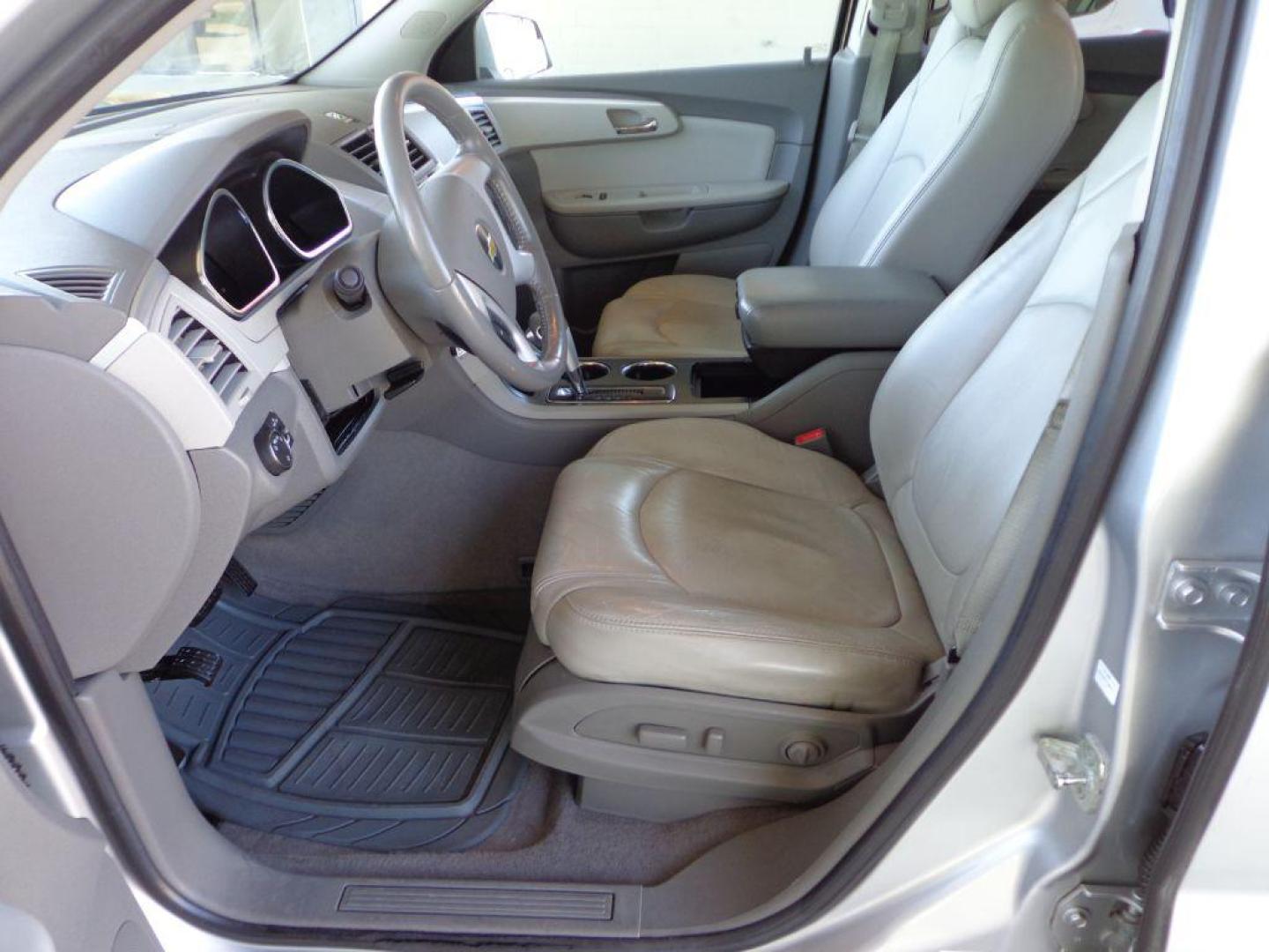 2011 SILVER CHEVROLET TRAVERSE LT (1GNKVJED9BJ) with an 3.6L engine, Automatic transmission, located at 6610 L St., Omaha, NE, 68117, (402) 731-7800, 41.212872, -96.014702 - THIS VEHICLE HAS A BEEN FULLY INSPECTED AND HAS A CLEAN TITLE WITH A FREE CARFAX REPORT PROVIDED! 2-OWNER, CLEAN CARFAX TRADE-IN RUINS AND DRIVES GREAT WITH NEWER TIRES! *****We have found that most customers do the majority of their shopping online before visiting a ealership. For this reaso - Photo#12