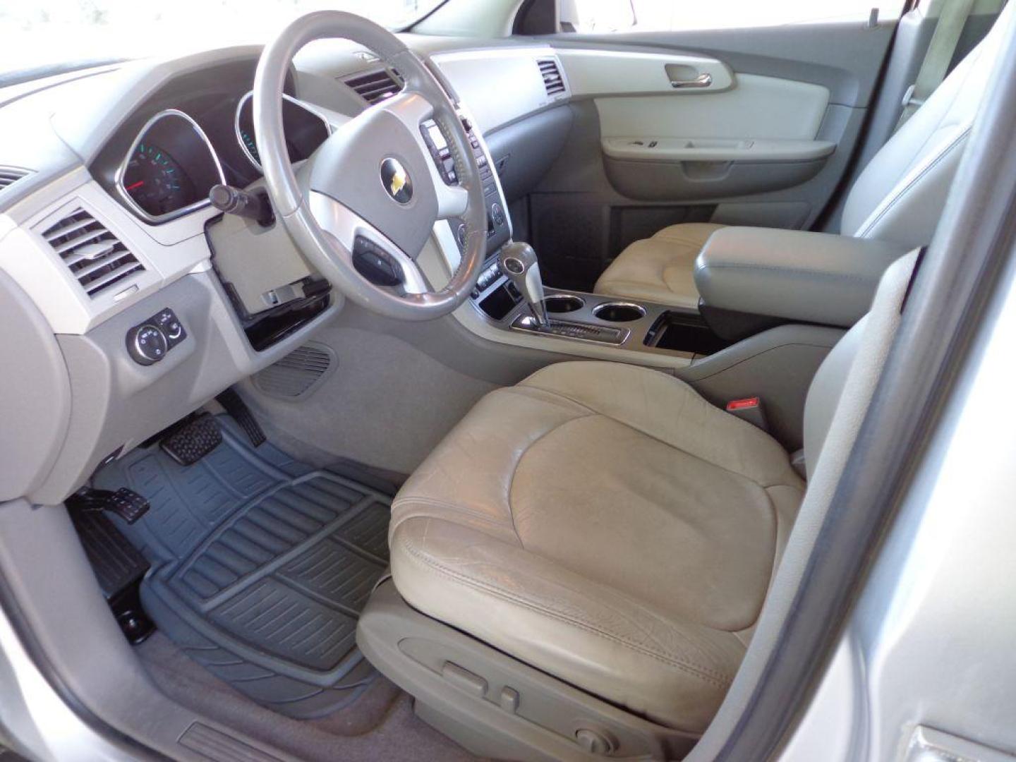 2011 SILVER CHEVROLET TRAVERSE LT (1GNKVJED9BJ) with an 3.6L engine, Automatic transmission, located at 6610 L St., Omaha, NE, 68117, (402) 731-7800, 41.212872, -96.014702 - THIS VEHICLE HAS A BEEN FULLY INSPECTED AND HAS A CLEAN TITLE WITH A FREE CARFAX REPORT PROVIDED! 2-OWNER, CLEAN CARFAX TRADE-IN RUINS AND DRIVES GREAT WITH NEWER TIRES! *****We have found that most customers do the majority of their shopping online before visiting a ealership. For this reaso - Photo#14