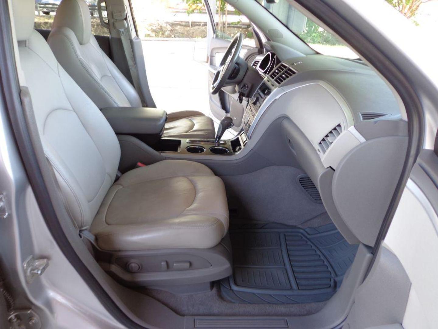 2011 SILVER CHEVROLET TRAVERSE LT (1GNKVJED9BJ) with an 3.6L engine, Automatic transmission, located at 6610 L St., Omaha, NE, 68117, (402) 731-7800, 41.212872, -96.014702 - THIS VEHICLE HAS A BEEN FULLY INSPECTED AND HAS A CLEAN TITLE WITH A FREE CARFAX REPORT PROVIDED! 2-OWNER, CLEAN CARFAX TRADE-IN RUINS AND DRIVES GREAT WITH NEWER TIRES! *****We have found that most customers do the majority of their shopping online before visiting a ealership. For this reaso - Photo#15