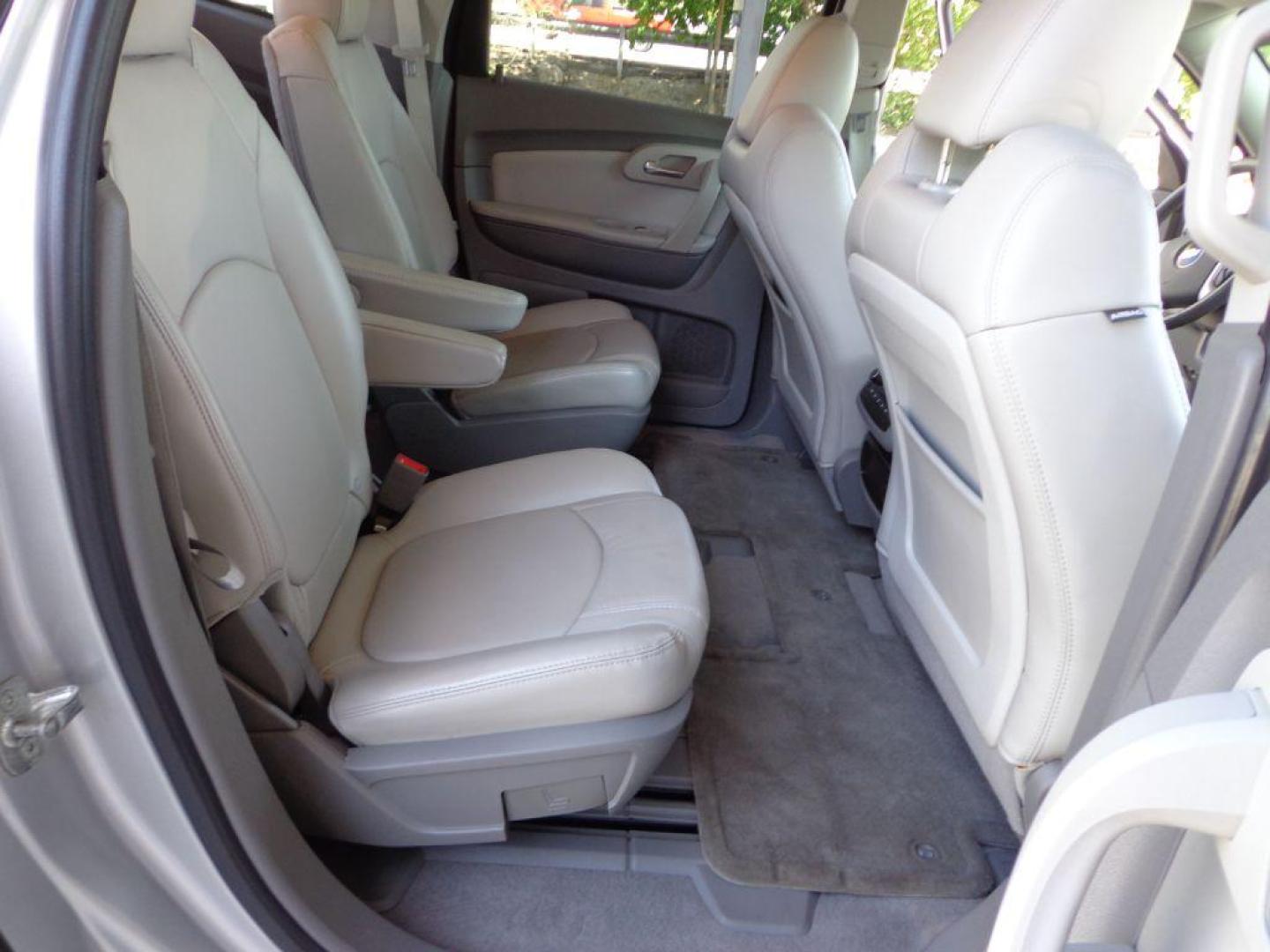 2011 SILVER CHEVROLET TRAVERSE LT (1GNKVJED9BJ) with an 3.6L engine, Automatic transmission, located at 6610 L St., Omaha, NE, 68117, (402) 731-7800, 41.212872, -96.014702 - THIS VEHICLE HAS A BEEN FULLY INSPECTED AND HAS A CLEAN TITLE WITH A FREE CARFAX REPORT PROVIDED! 2-OWNER, CLEAN CARFAX TRADE-IN RUINS AND DRIVES GREAT WITH NEWER TIRES! *****We have found that most customers do the majority of their shopping online before visiting a ealership. For this reaso - Photo#18