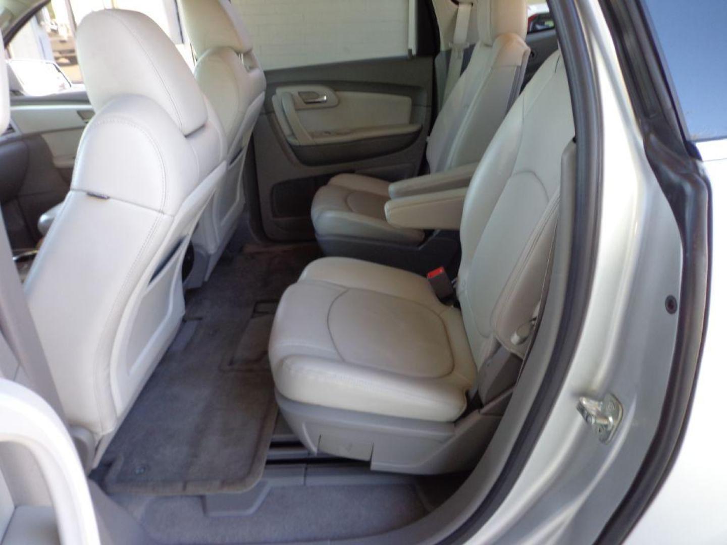 2011 SILVER CHEVROLET TRAVERSE LT (1GNKVJED9BJ) with an 3.6L engine, Automatic transmission, located at 6610 L St., Omaha, NE, 68117, (402) 731-7800, 41.212872, -96.014702 - THIS VEHICLE HAS A BEEN FULLY INSPECTED AND HAS A CLEAN TITLE WITH A FREE CARFAX REPORT PROVIDED! 2-OWNER, CLEAN CARFAX TRADE-IN RUINS AND DRIVES GREAT WITH NEWER TIRES! *****We have found that most customers do the majority of their shopping online before visiting a ealership. For this reaso - Photo#19
