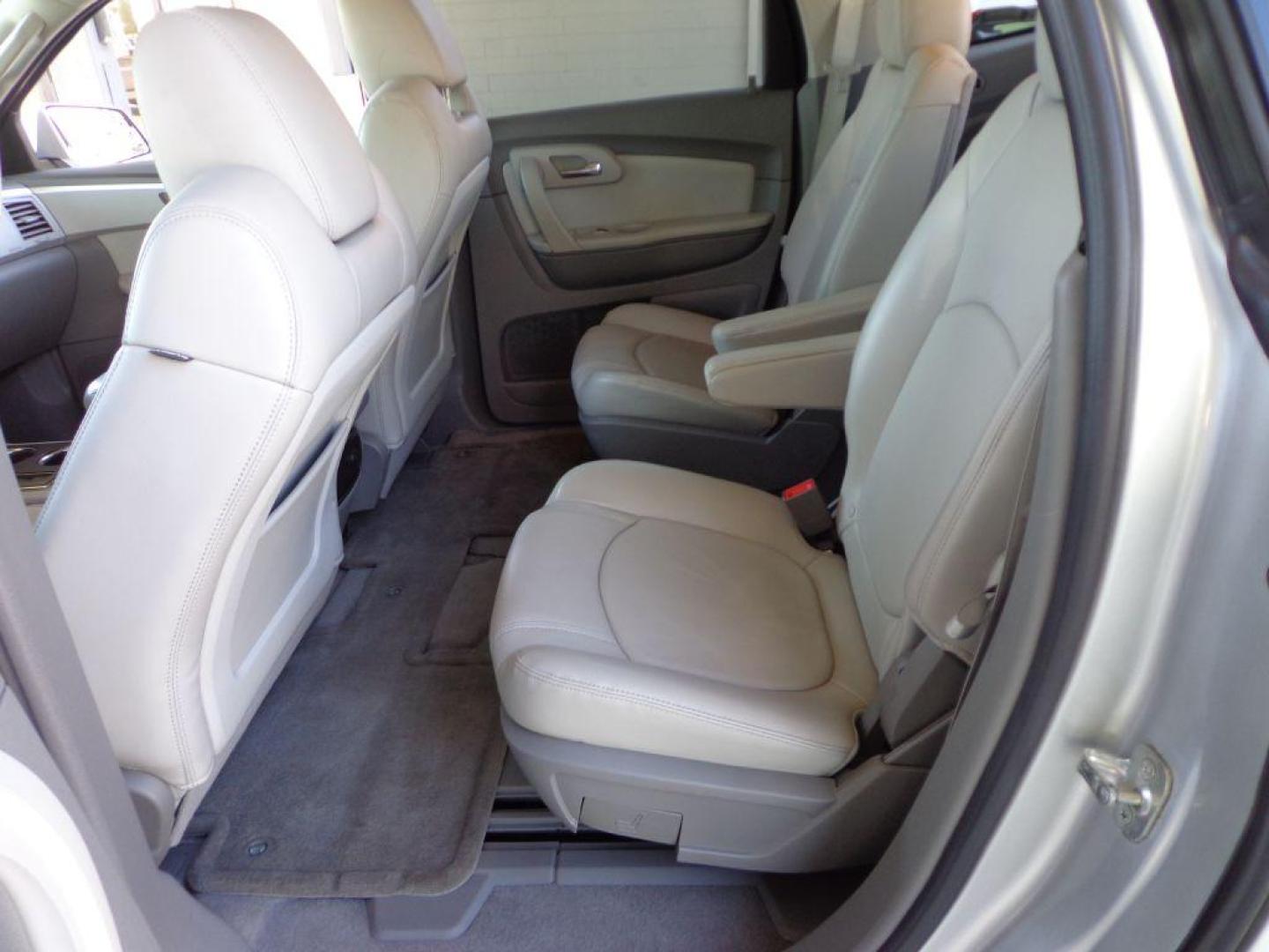 2011 SILVER CHEVROLET TRAVERSE LT (1GNKVJED9BJ) with an 3.6L engine, Automatic transmission, located at 6610 L St., Omaha, NE, 68117, (402) 731-7800, 41.212872, -96.014702 - THIS VEHICLE HAS A BEEN FULLY INSPECTED AND HAS A CLEAN TITLE WITH A FREE CARFAX REPORT PROVIDED! 2-OWNER, CLEAN CARFAX TRADE-IN RUINS AND DRIVES GREAT WITH NEWER TIRES! *****We have found that most customers do the majority of their shopping online before visiting a ealership. For this reaso - Photo#20