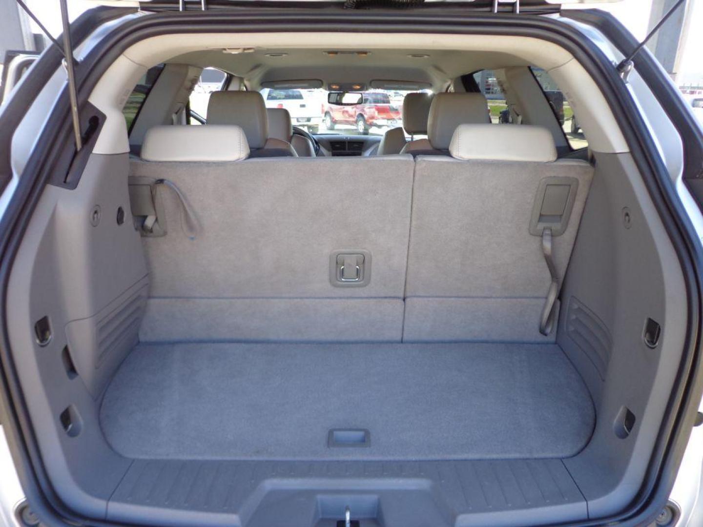 2011 SILVER CHEVROLET TRAVERSE LT (1GNKVJED9BJ) with an 3.6L engine, Automatic transmission, located at 6610 L St., Omaha, NE, 68117, (402) 731-7800, 41.212872, -96.014702 - THIS VEHICLE HAS A BEEN FULLY INSPECTED AND HAS A CLEAN TITLE WITH A FREE CARFAX REPORT PROVIDED! 2-OWNER, CLEAN CARFAX TRADE-IN RUINS AND DRIVES GREAT WITH NEWER TIRES! *****We have found that most customers do the majority of their shopping online before visiting a ealership. For this reaso - Photo#21