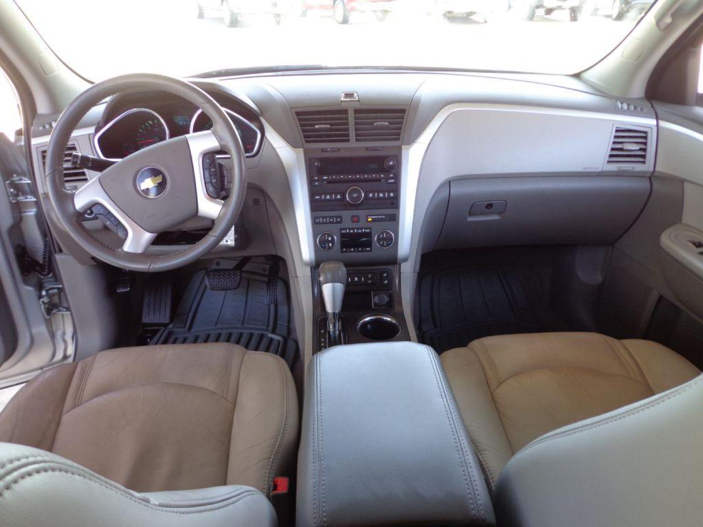 2011 SILVER CHEVROLET TRAVERSE LT (1GNKVJED9BJ) with an 3.6L engine, Automatic transmission, located at 6610 L St., Omaha, NE, 68117, (402) 731-7800, 41.212872, -96.014702 - THIS VEHICLE HAS A BEEN FULLY INSPECTED AND HAS A CLEAN TITLE WITH A FREE CARFAX REPORT PROVIDED! 2-OWNER, CLEAN CARFAX TRADE-IN RUINS AND DRIVES GREAT WITH NEWER TIRES! *****We have found that most customers do the majority of their shopping online before visiting a ealership. For this reaso - Photo#23