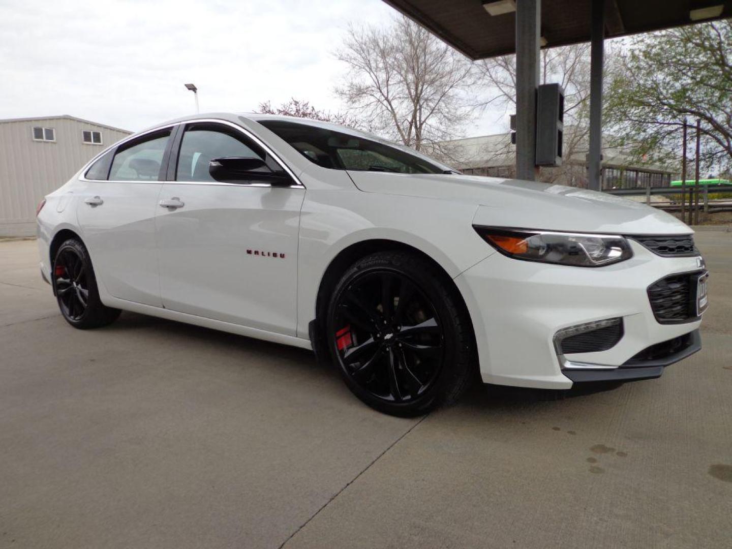 2018 WHITE CHEVROLET MALIBU LT (1G1ZD5ST0JF) with an 1.5L engine, Automatic transmission, located at 6610 L St., Omaha, NE, 68117, (402) 731-7800, 41.212872, -96.014702 - THIS VEHICLE HAS A BEEN FULLY INSPECTED AND HAS A CLEAN TITLE WITH A FREE CARFAX REPORT PROVIDED! 2-OWNER, CLEAN CARFAX, LOW MILEAGE, SUNROOF, BACKUP CAM, REMOTE START AND NEWER TIRES *****We have found that most customers do the majority of their shopping online before visiting a ealership. Fo - Photo#2