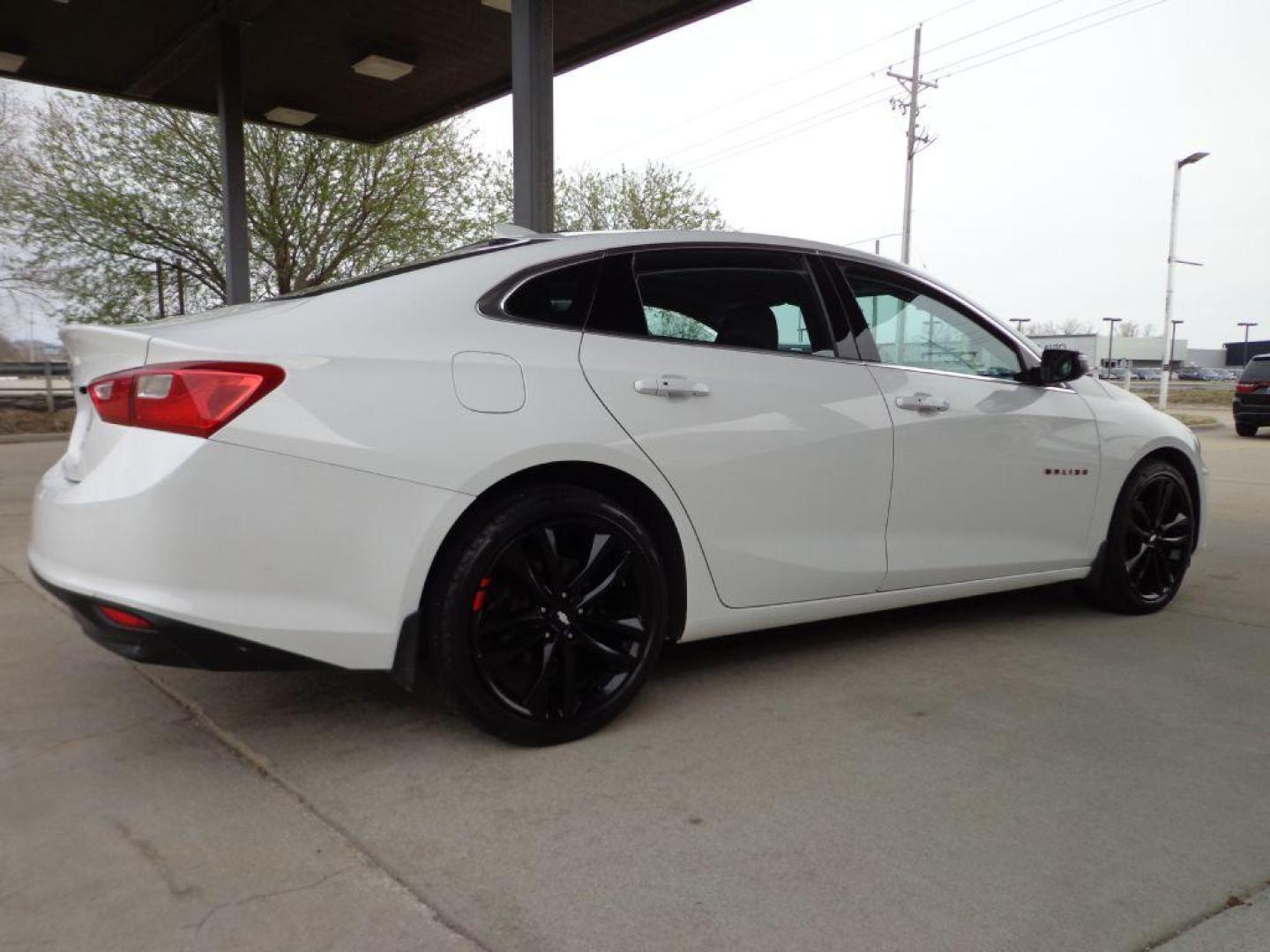 2018 WHITE CHEVROLET MALIBU LT (1G1ZD5ST0JF) with an 1.5L engine, Automatic transmission, located at 6610 L St., Omaha, NE, 68117, (402) 731-7800, 41.212872, -96.014702 - THIS VEHICLE HAS A BEEN FULLY INSPECTED AND HAS A CLEAN TITLE WITH A FREE CARFAX REPORT PROVIDED! 2-OWNER, CLEAN CARFAX, LOW MILEAGE, SUNROOF, BACKUP CAM, REMOTE START AND NEWER TIRES *****We have found that most customers do the majority of their shopping online before visiting a ealership. Fo - Photo#3