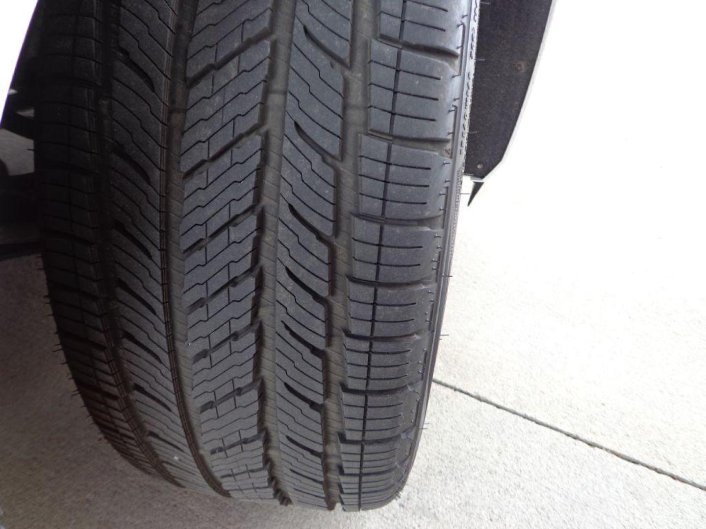 2018 WHITE CHEVROLET MALIBU LT (1G1ZD5ST0JF) with an 1.5L engine, Automatic transmission, located at 6610 L St., Omaha, NE, 68117, (402) 731-7800, 41.212872, -96.014702 - THIS VEHICLE HAS A BEEN FULLY INSPECTED AND HAS A CLEAN TITLE WITH A FREE CARFAX REPORT PROVIDED! 2-OWNER, CLEAN CARFAX, LOW MILEAGE, SUNROOF, BACKUP CAM, REMOTE START AND NEWER TIRES *****We have found that most customers do the majority of their shopping online before visiting a ealership. Fo - Photo#6