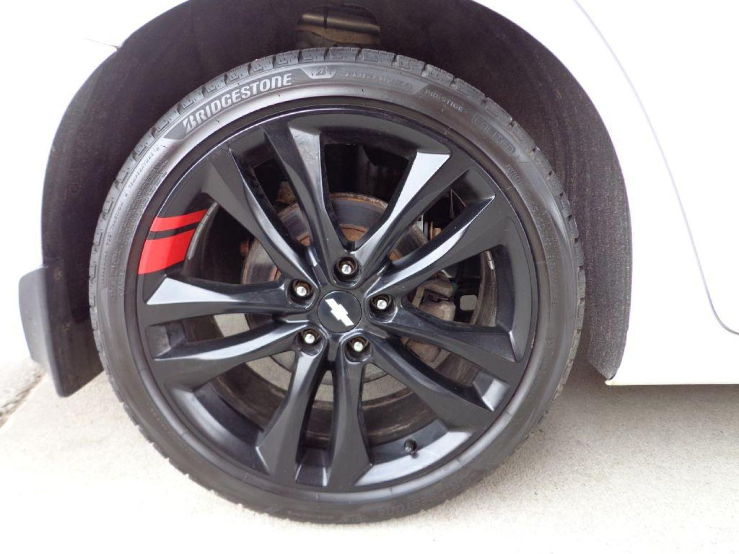 2018 WHITE CHEVROLET MALIBU LT (1G1ZD5ST0JF) with an 1.5L engine, Automatic transmission, located at 6610 L St., Omaha, NE, 68117, (402) 731-7800, 41.212872, -96.014702 - THIS VEHICLE HAS A BEEN FULLY INSPECTED AND HAS A CLEAN TITLE WITH A FREE CARFAX REPORT PROVIDED! 2-OWNER, CLEAN CARFAX, LOW MILEAGE, SUNROOF, BACKUP CAM, REMOTE START AND NEWER TIRES *****We have found that most customers do the majority of their shopping online before visiting a ealership. Fo - Photo#7