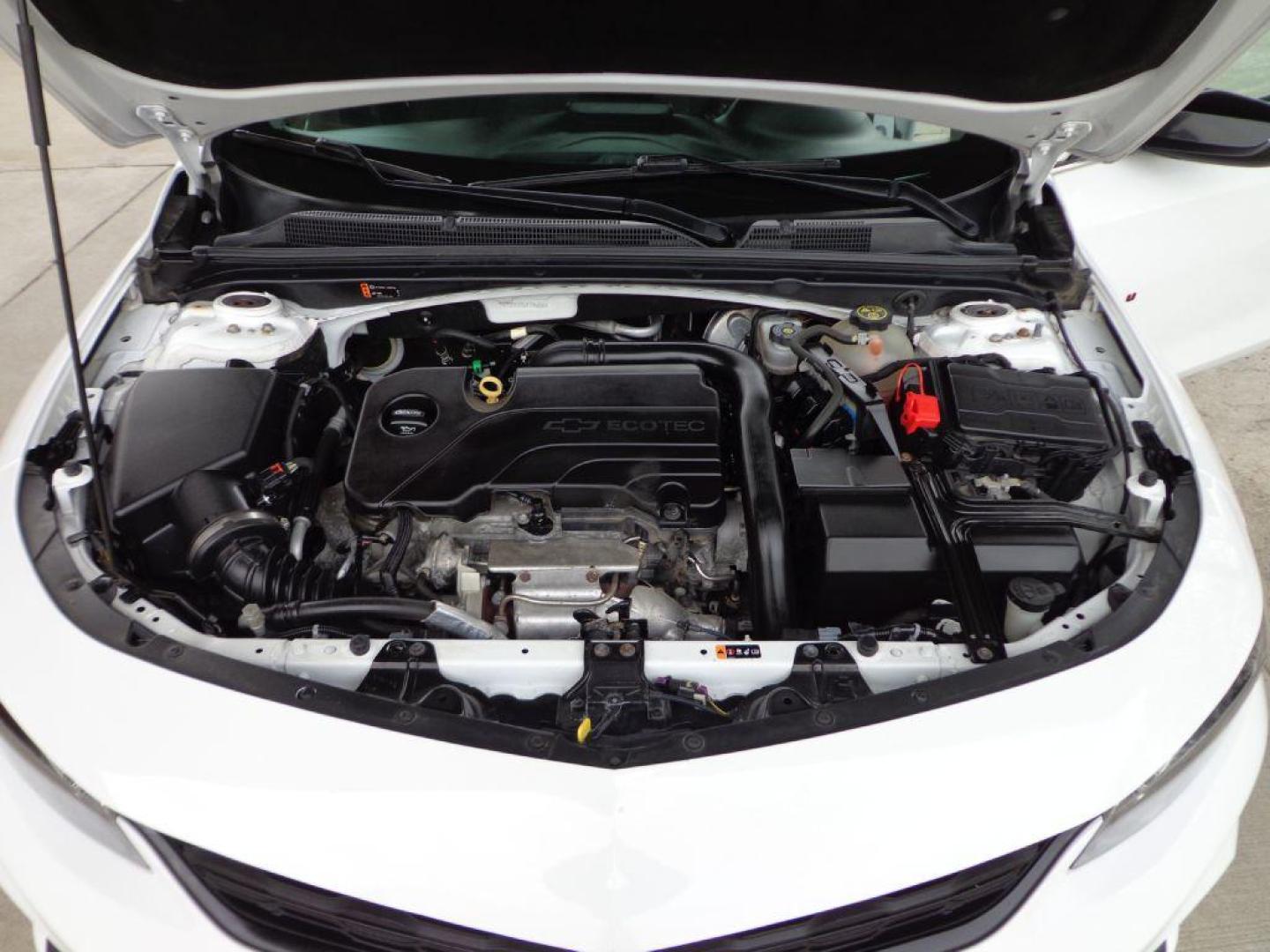 2018 WHITE CHEVROLET MALIBU LT (1G1ZD5ST0JF) with an 1.5L engine, Automatic transmission, located at 6610 L St., Omaha, NE, 68117, (402) 731-7800, 41.212872, -96.014702 - THIS VEHICLE HAS A BEEN FULLY INSPECTED AND HAS A CLEAN TITLE WITH A FREE CARFAX REPORT PROVIDED! 2-OWNER, CLEAN CARFAX, LOW MILEAGE, SUNROOF, BACKUP CAM, REMOTE START AND NEWER TIRES *****We have found that most customers do the majority of their shopping online before visiting a ealership. Fo - Photo#9