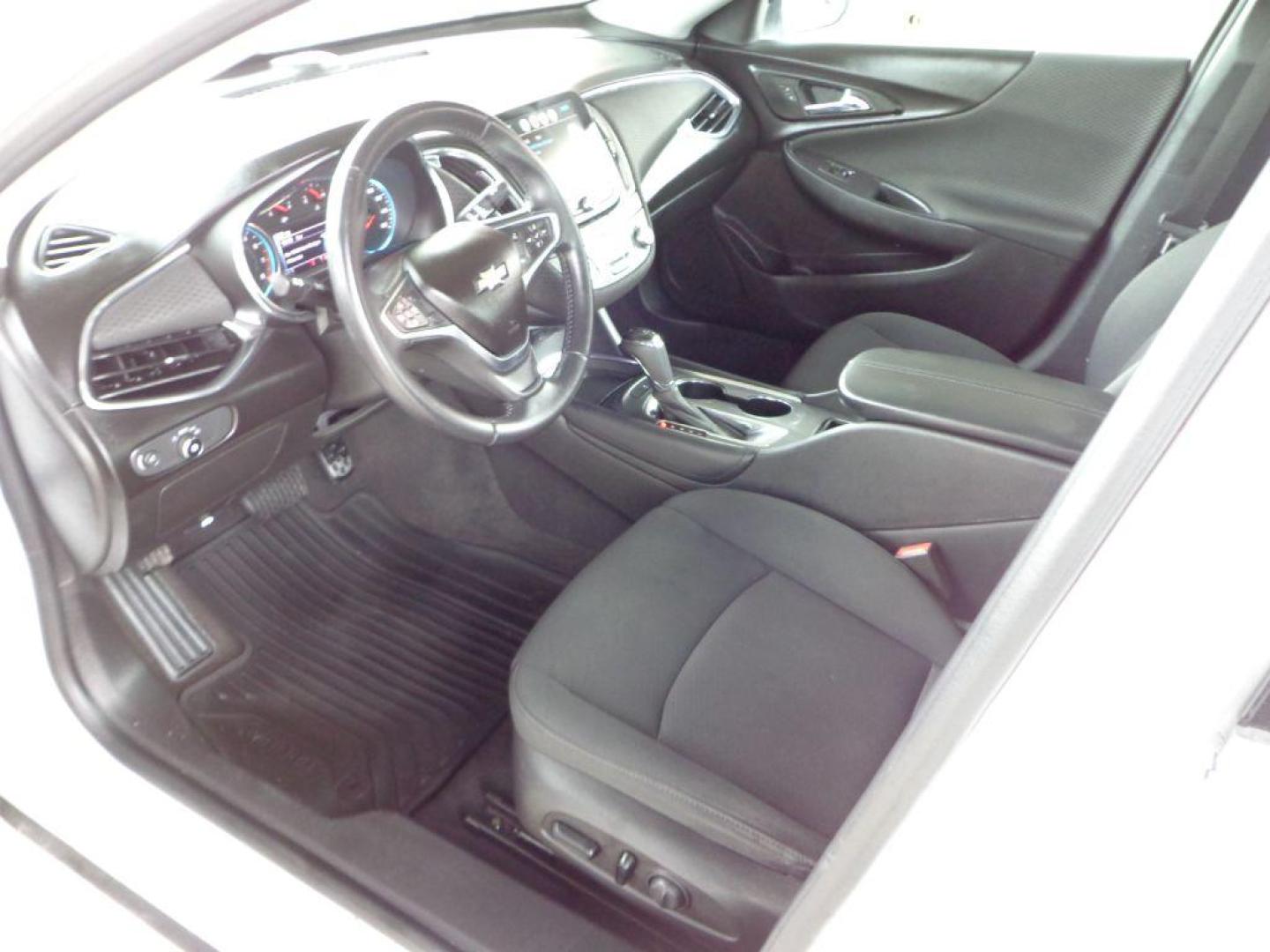 2018 WHITE CHEVROLET MALIBU LT (1G1ZD5ST0JF) with an 1.5L engine, Automatic transmission, located at 6610 L St., Omaha, NE, 68117, (402) 731-7800, 41.212872, -96.014702 - THIS VEHICLE HAS A BEEN FULLY INSPECTED AND HAS A CLEAN TITLE WITH A FREE CARFAX REPORT PROVIDED! 2-OWNER, CLEAN CARFAX, LOW MILEAGE, SUNROOF, BACKUP CAM, REMOTE START AND NEWER TIRES *****We have found that most customers do the majority of their shopping online before visiting a ealership. Fo - Photo#11