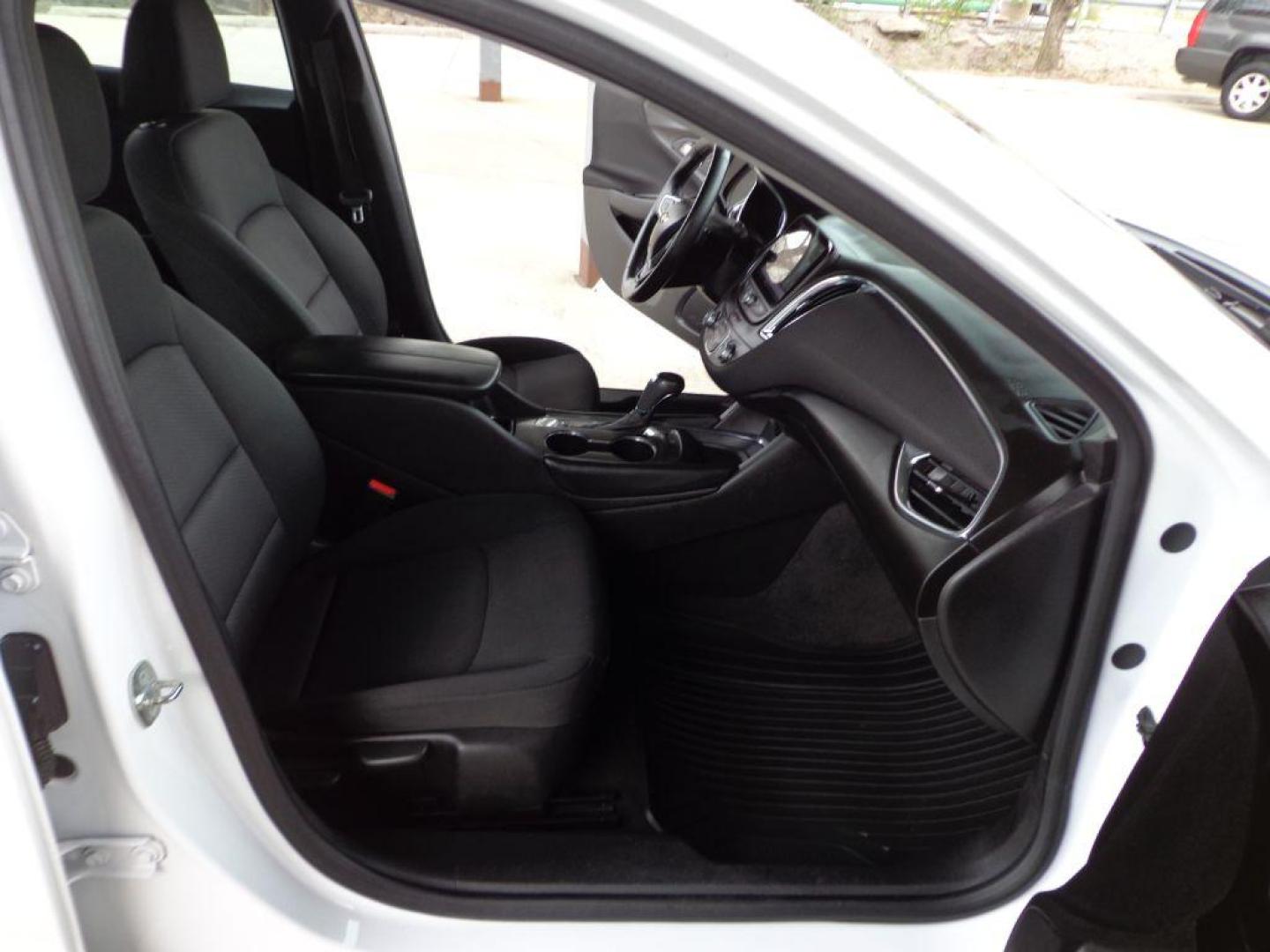 2018 WHITE CHEVROLET MALIBU LT (1G1ZD5ST0JF) with an 1.5L engine, Automatic transmission, located at 6610 L St., Omaha, NE, 68117, (402) 731-7800, 41.212872, -96.014702 - THIS VEHICLE HAS A BEEN FULLY INSPECTED AND HAS A CLEAN TITLE WITH A FREE CARFAX REPORT PROVIDED! 2-OWNER, CLEAN CARFAX, LOW MILEAGE, SUNROOF, BACKUP CAM, REMOTE START AND NEWER TIRES *****We have found that most customers do the majority of their shopping online before visiting a ealership. Fo - Photo#13